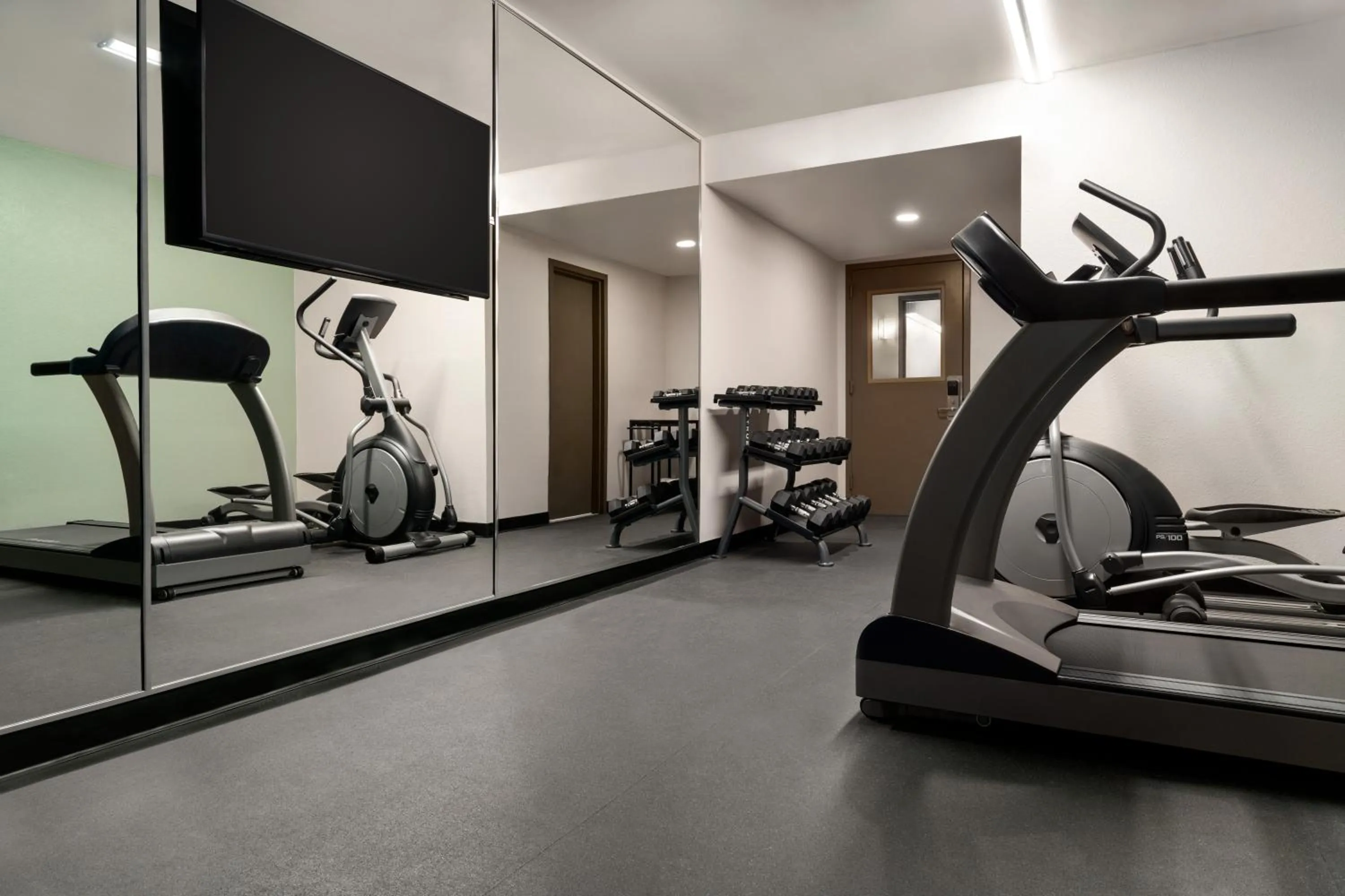 Fitness centre/facilities in Wingate by Wyndham Williamsburg
