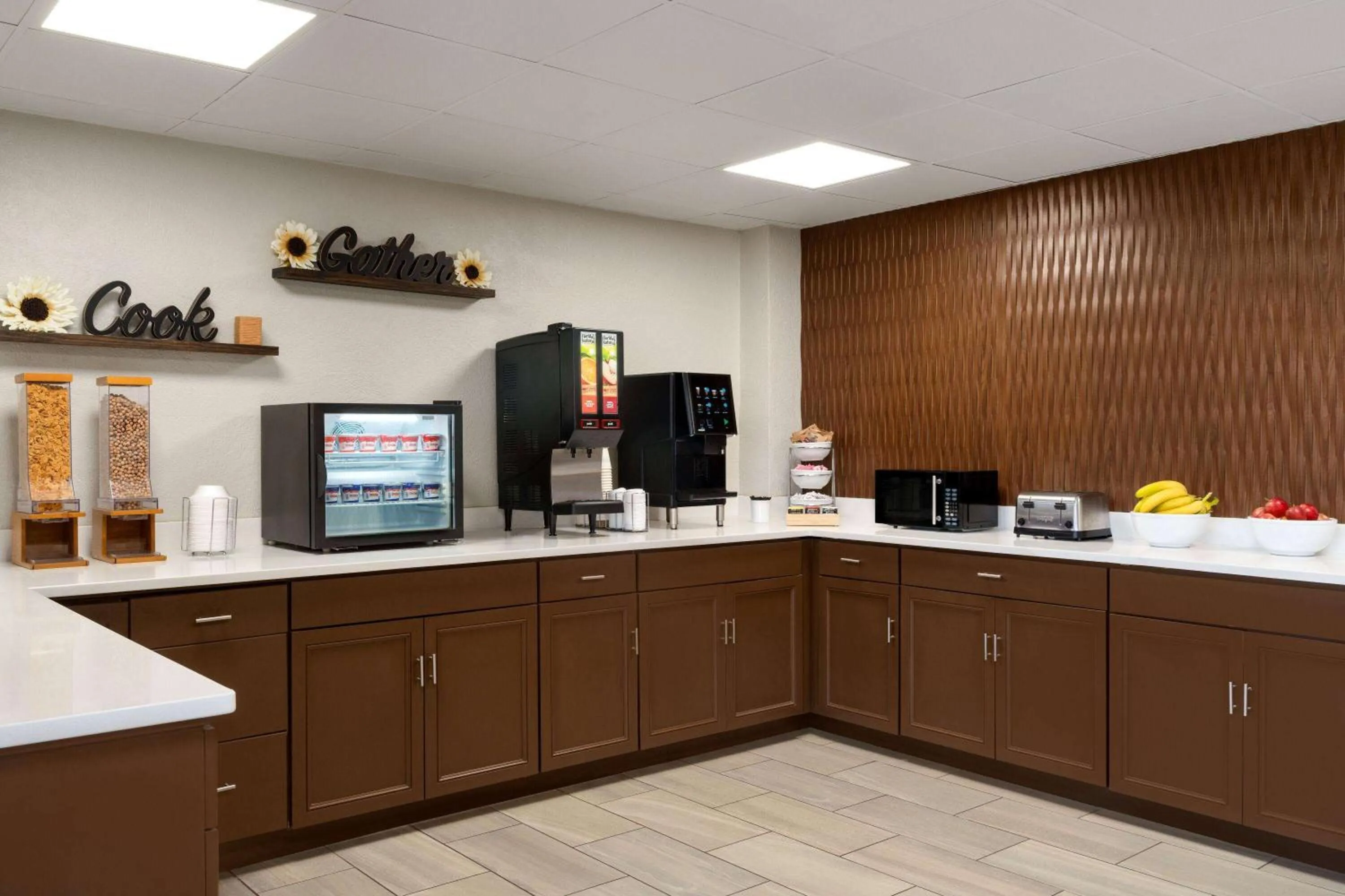 Breakfast in Wingate by Wyndham Williamsburg