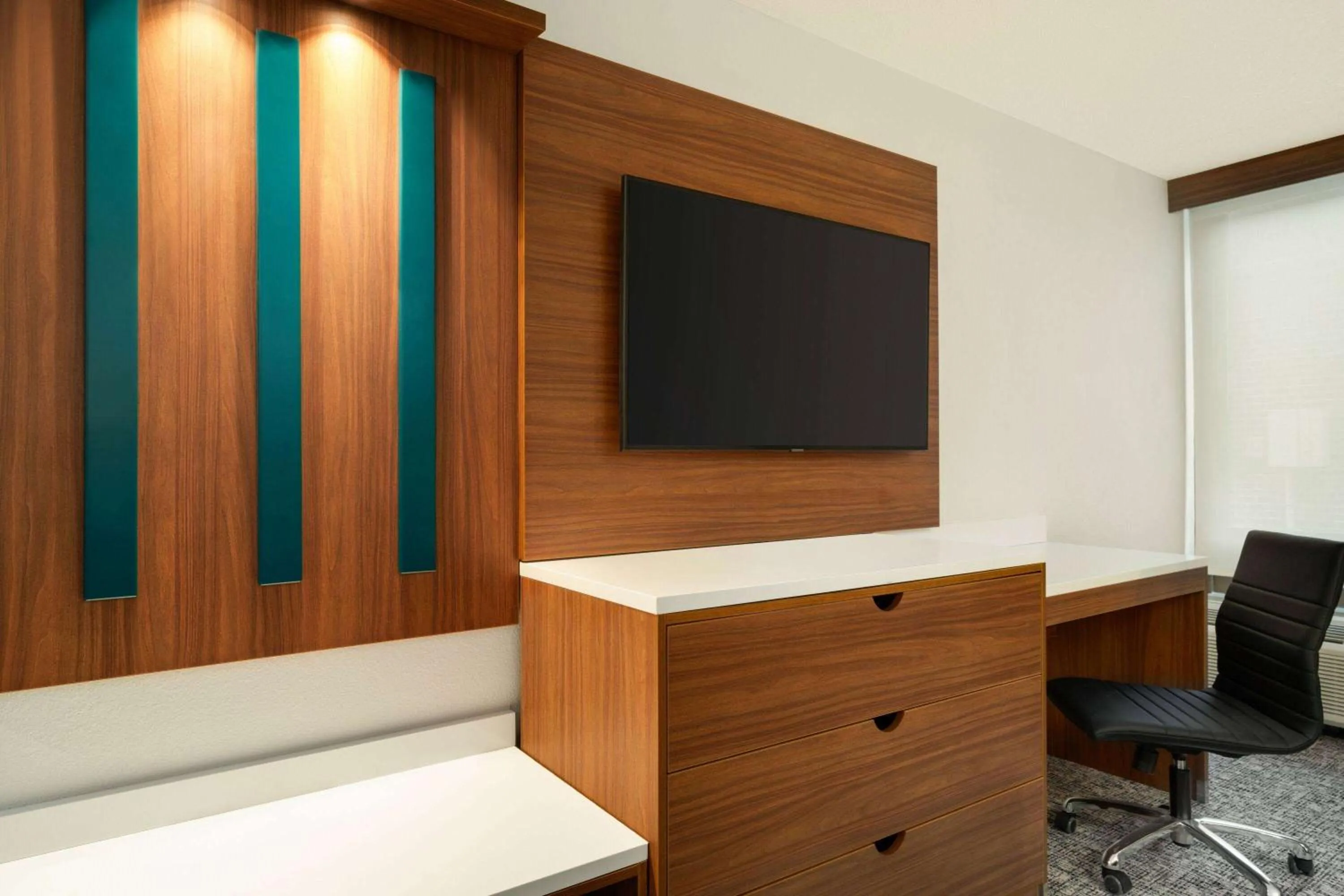 Photo of the whole room in Wingate by Wyndham Williamsburg