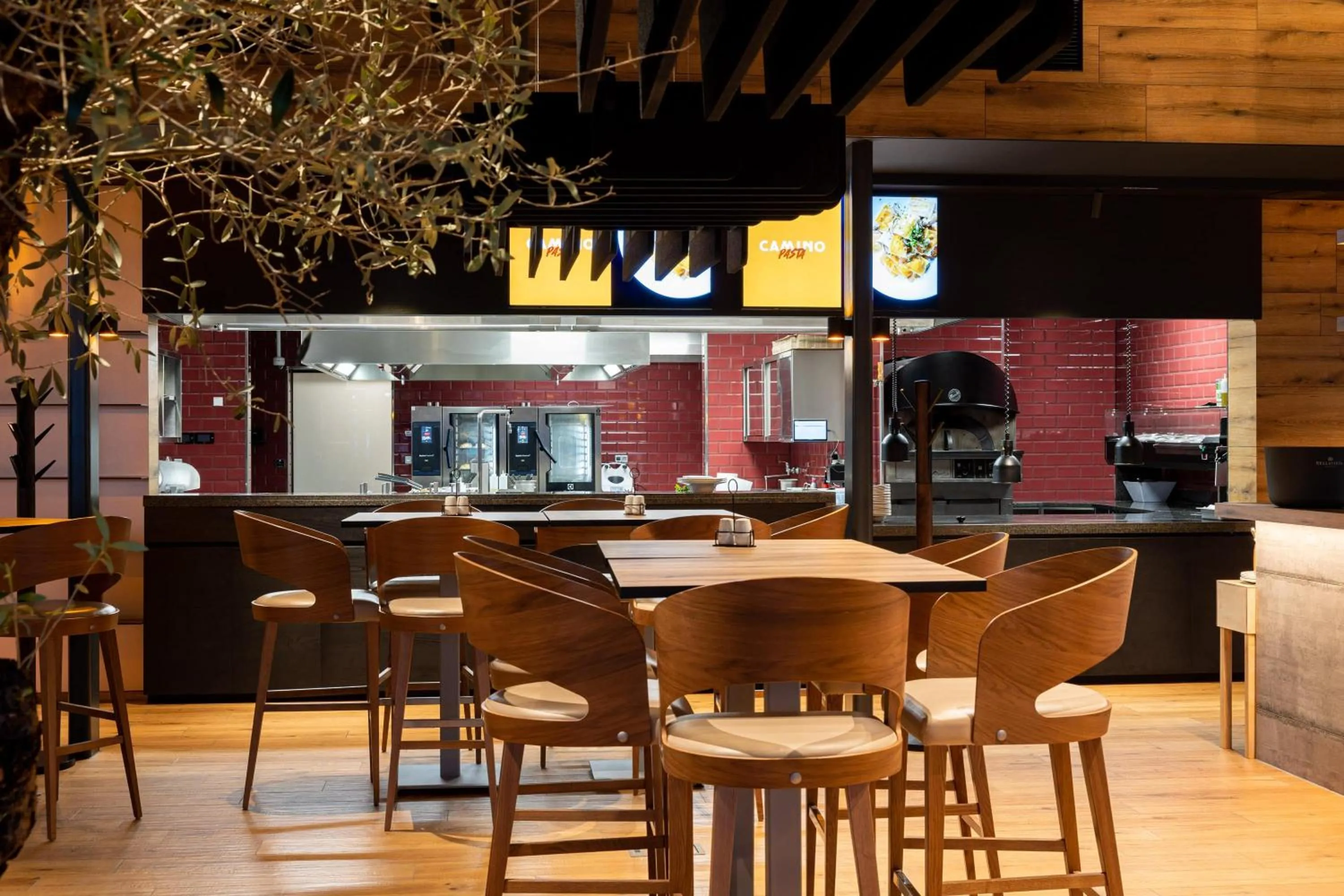 Restaurant/places to eat in Hotel A plus