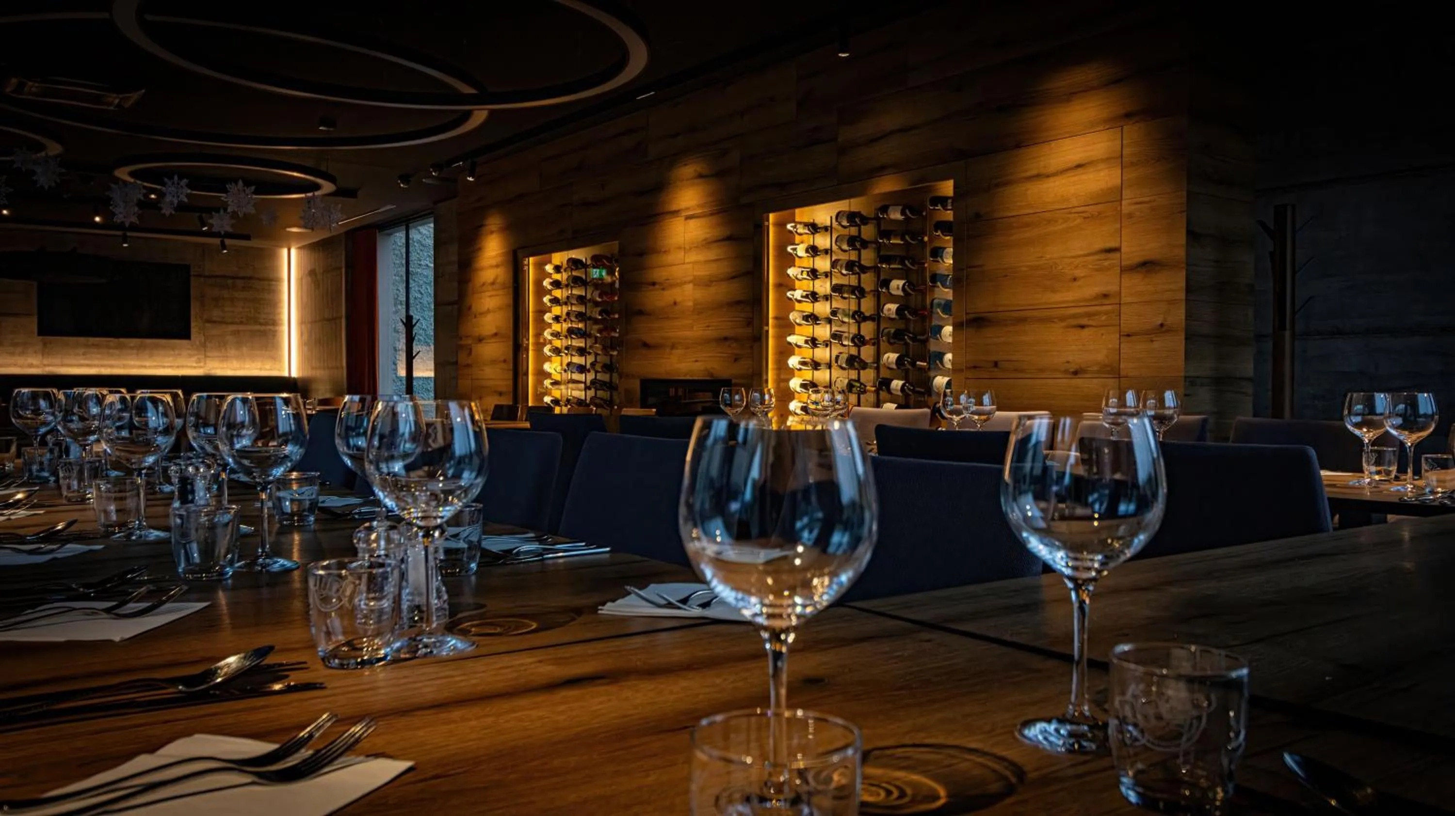 Restaurant/places to eat in Hotel A plus