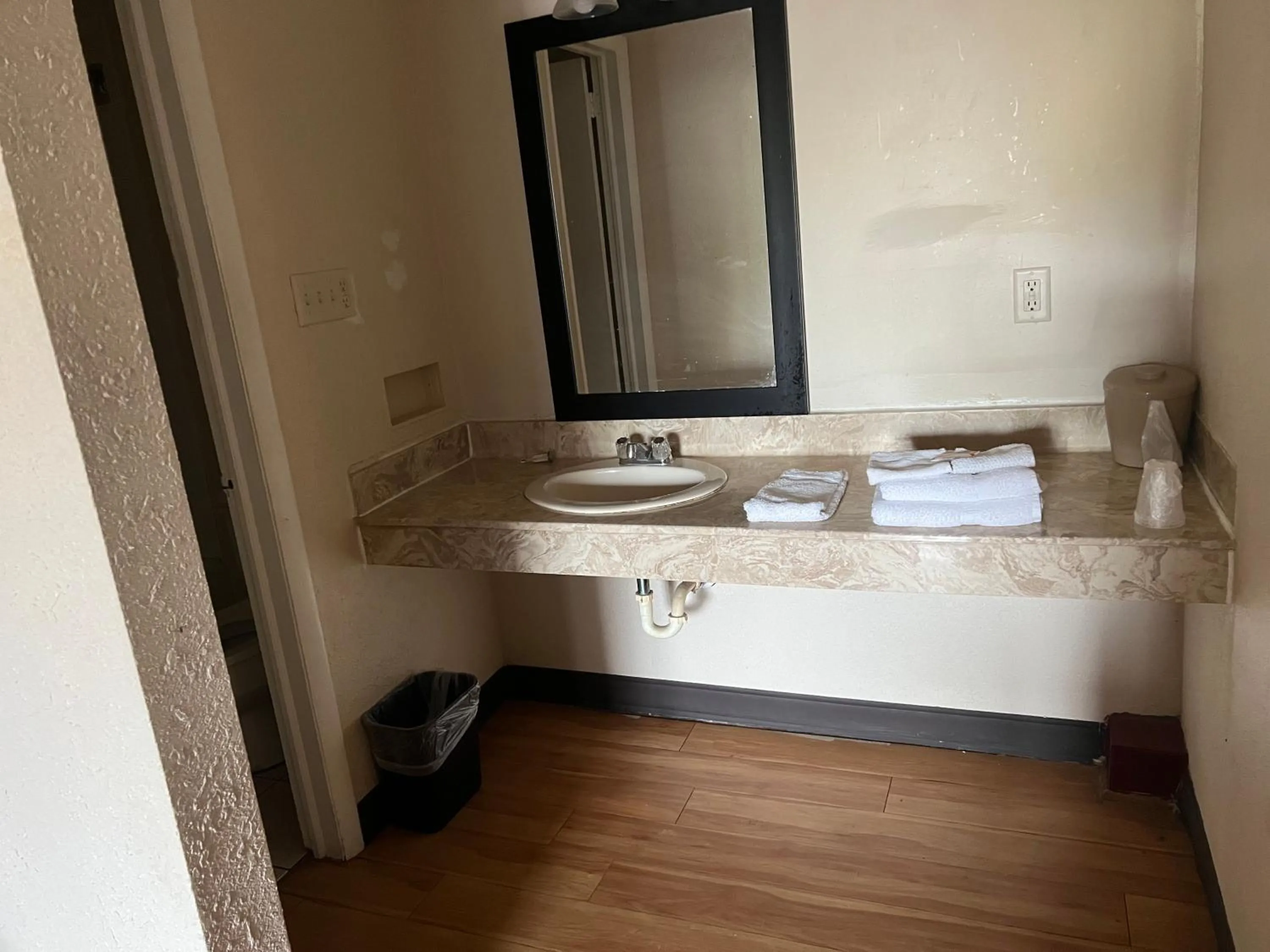 Bed in Knights Inn Ashland