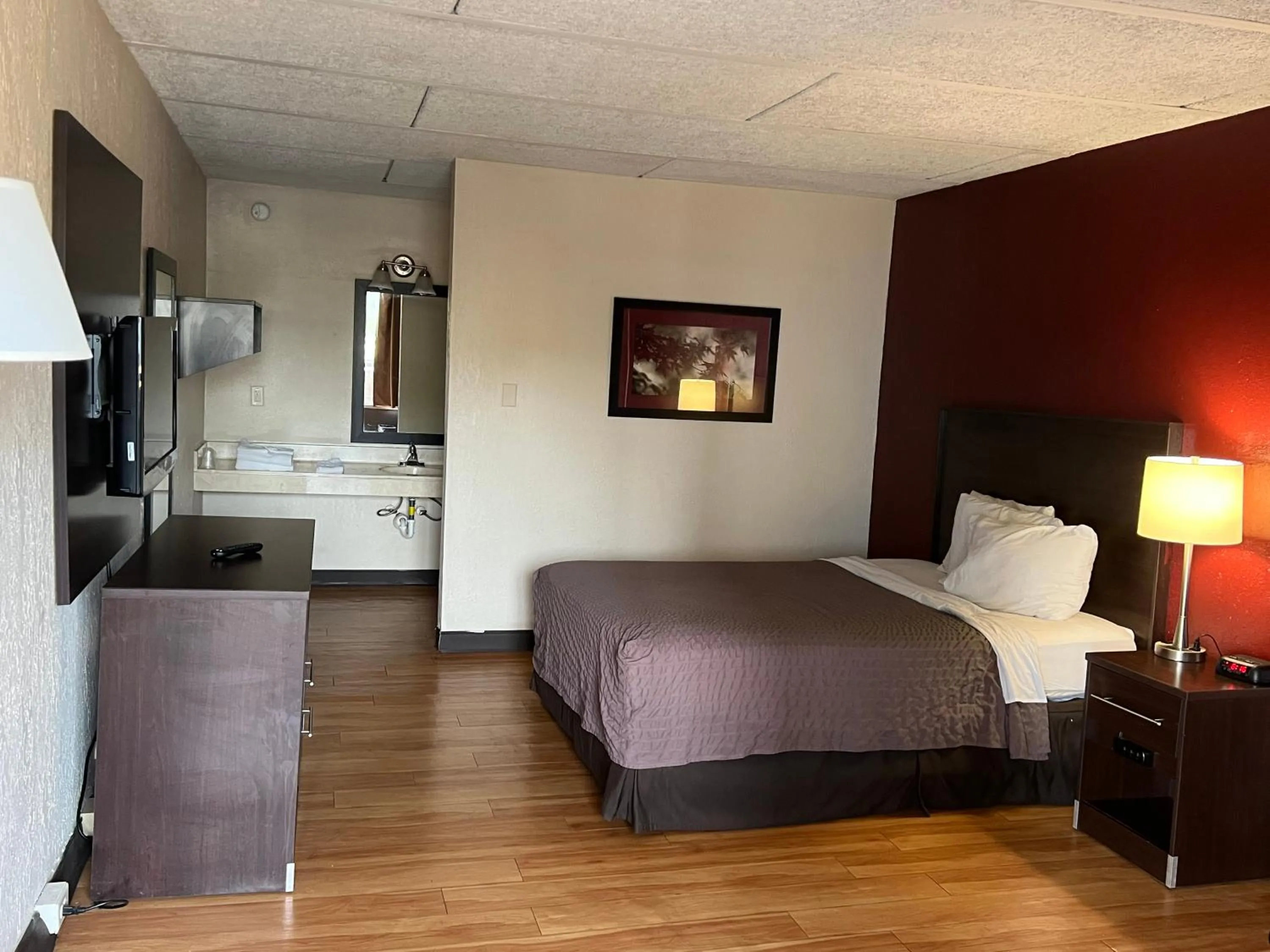 Bed in Knights Inn Ashland