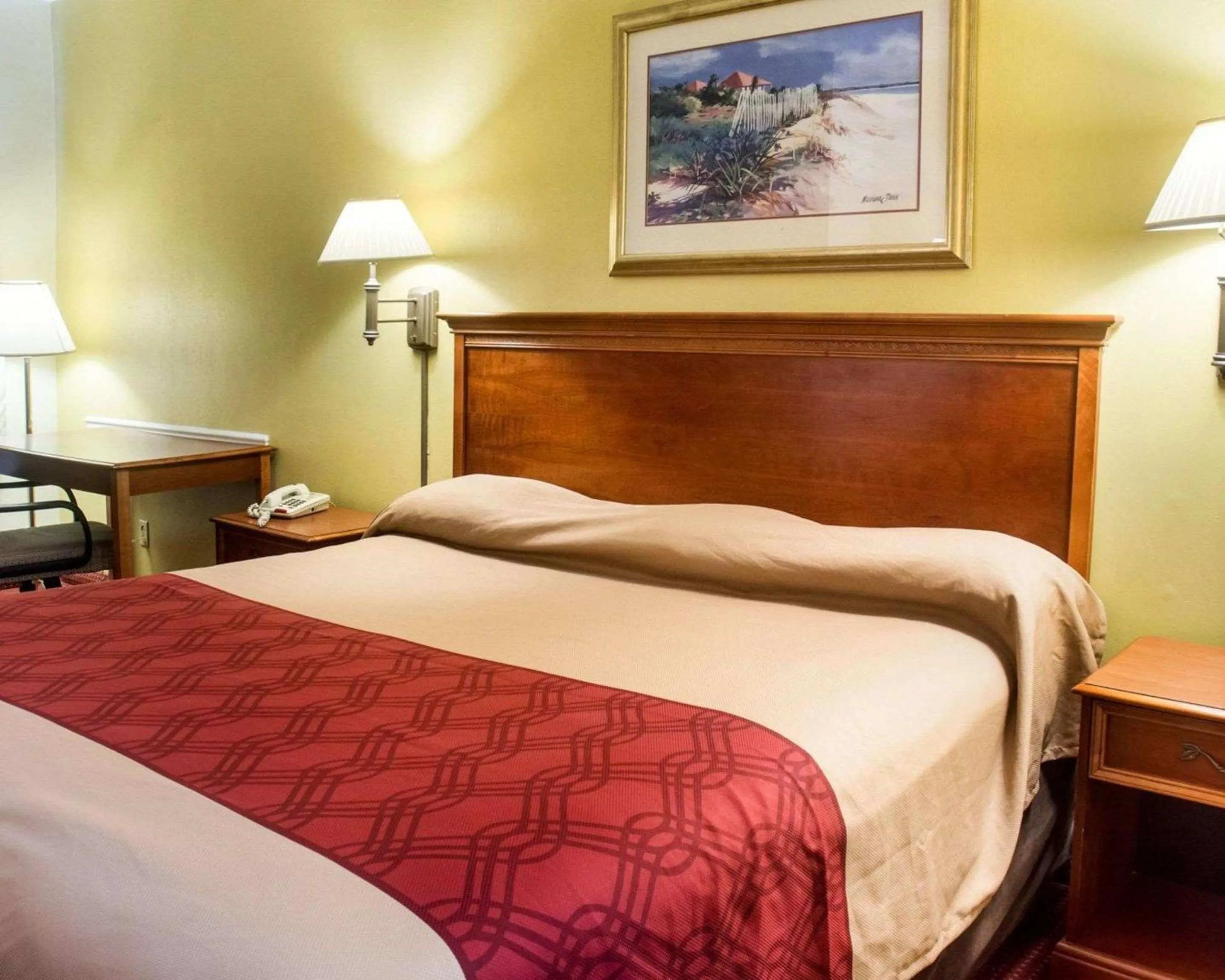 Photo of the whole room in Econo Lodge Chesapeake Route 13 and I-464