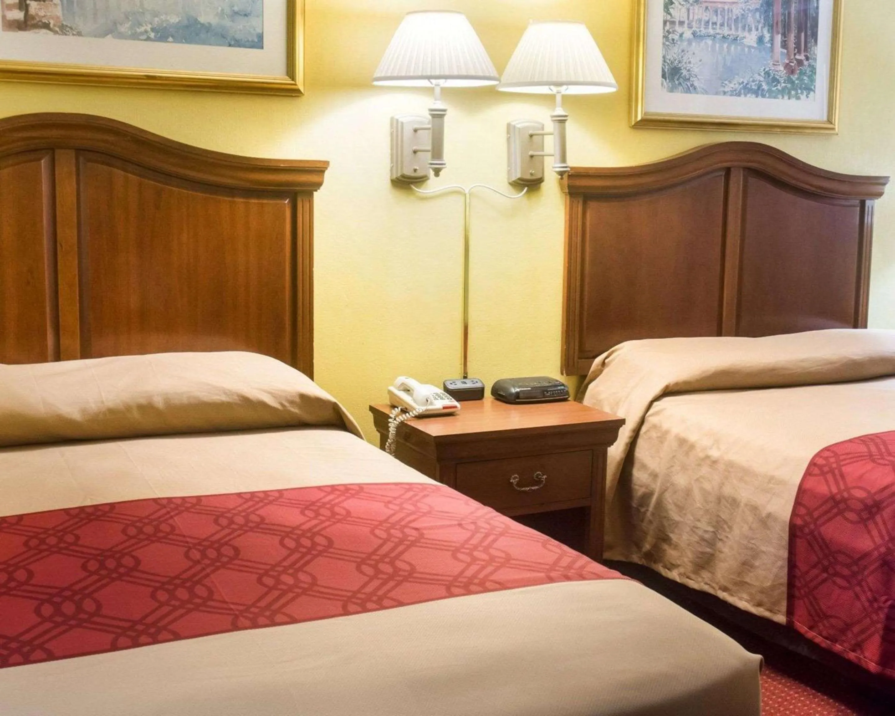 Photo of the whole room in Econo Lodge Chesapeake Route 13 and I-464