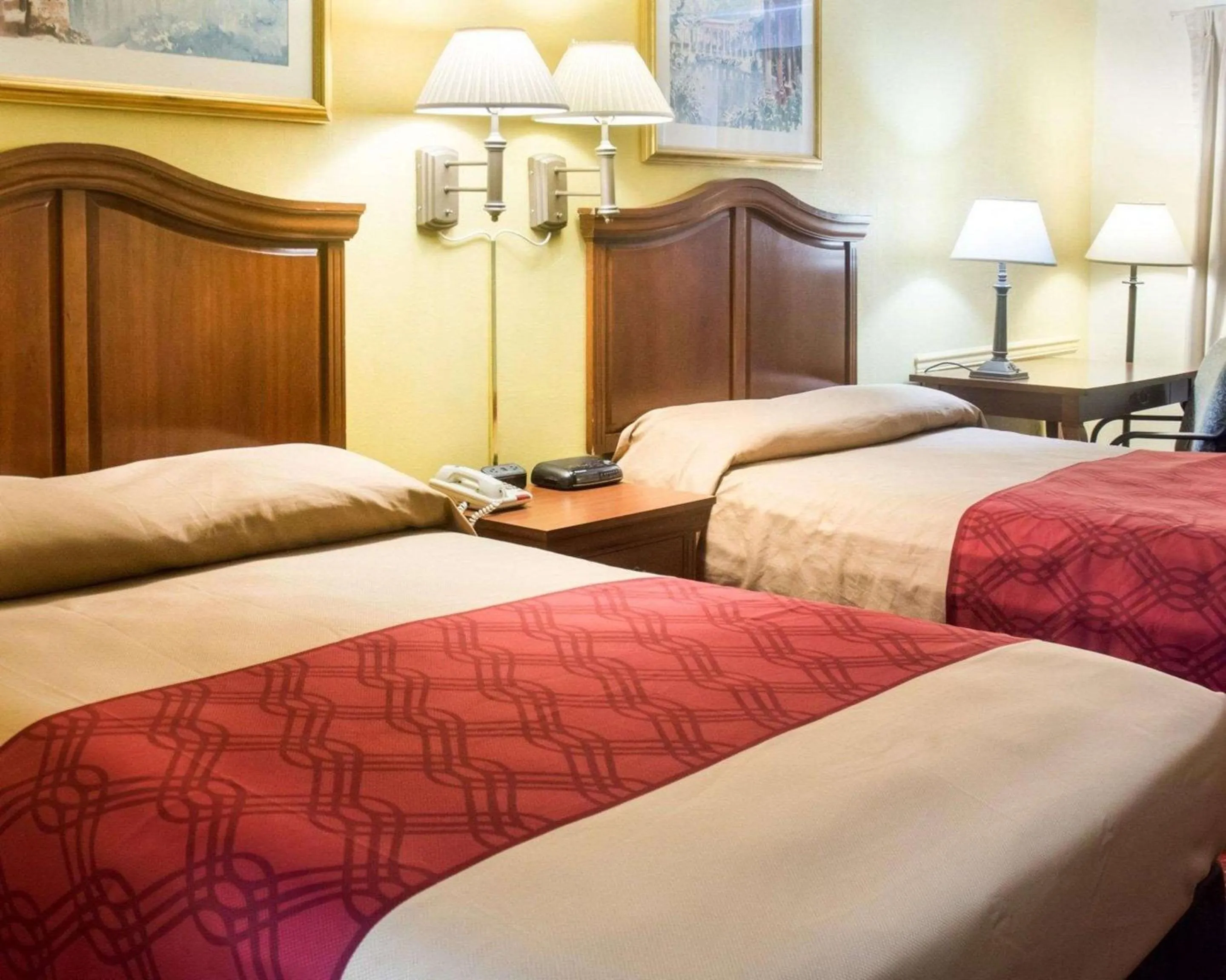 Photo of the whole room in Econo Lodge Chesapeake Route 13 and I-464