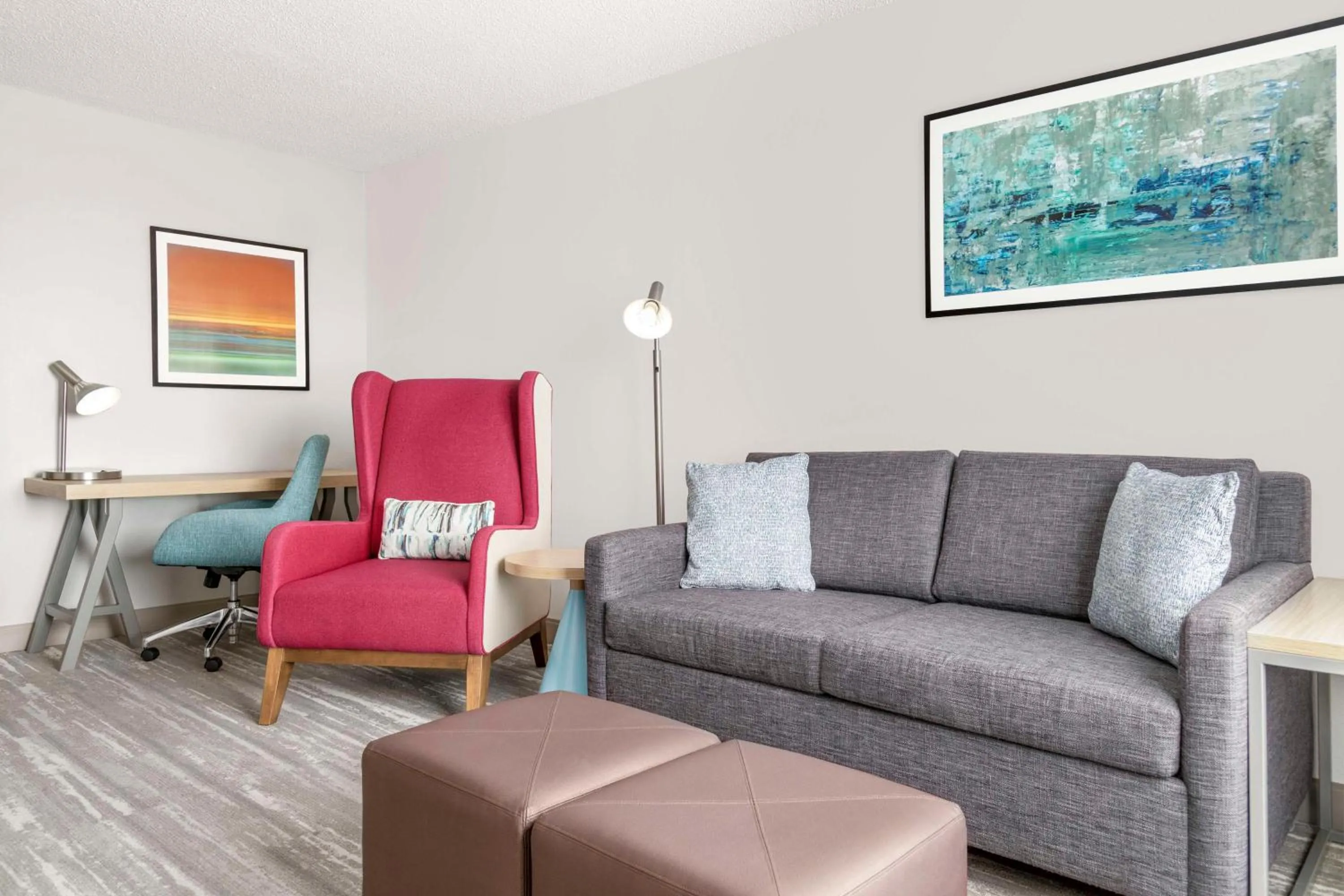 Living room in Hilton Garden Inn Denver Airport