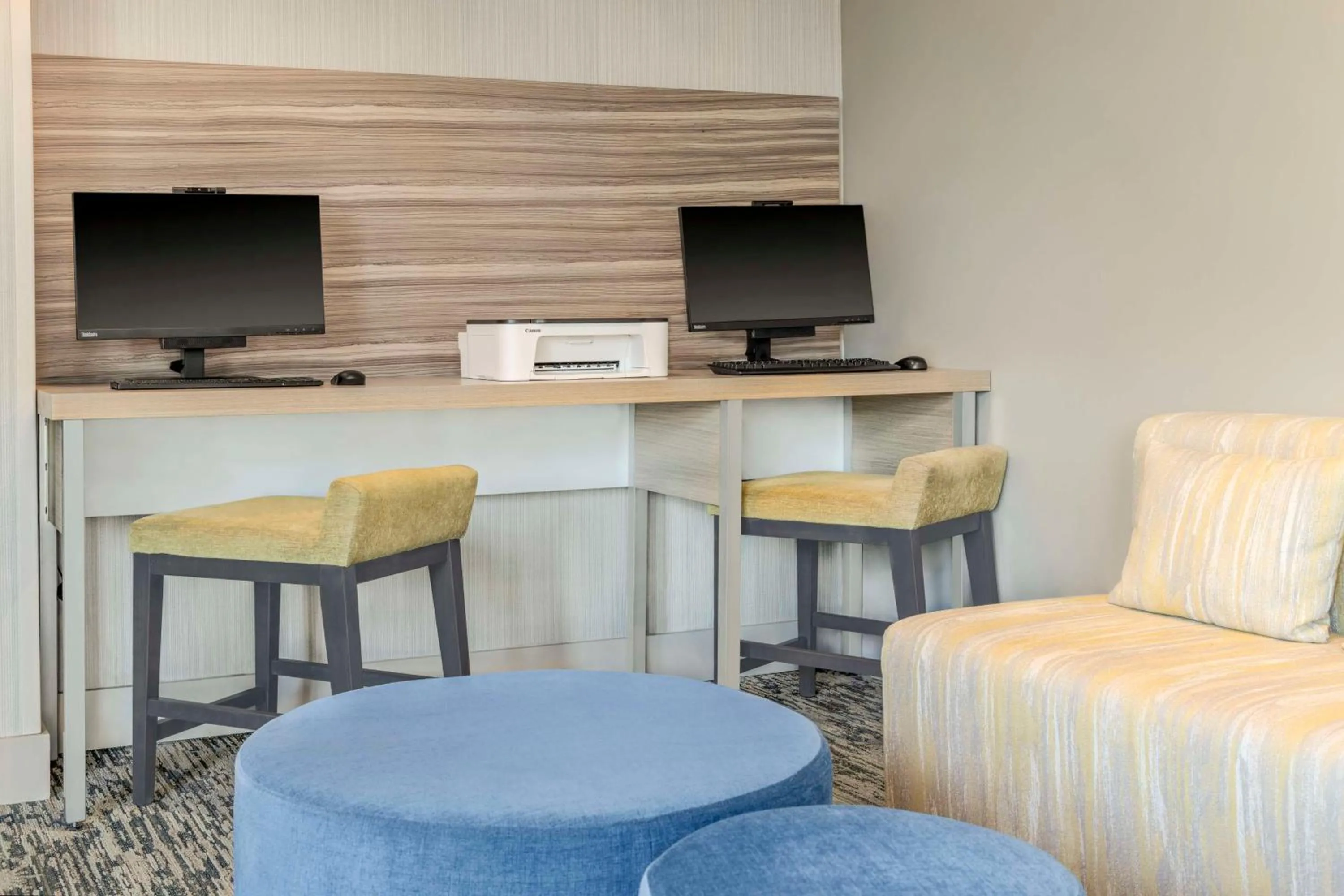 Business facilities in Hilton Garden Inn Denver Airport