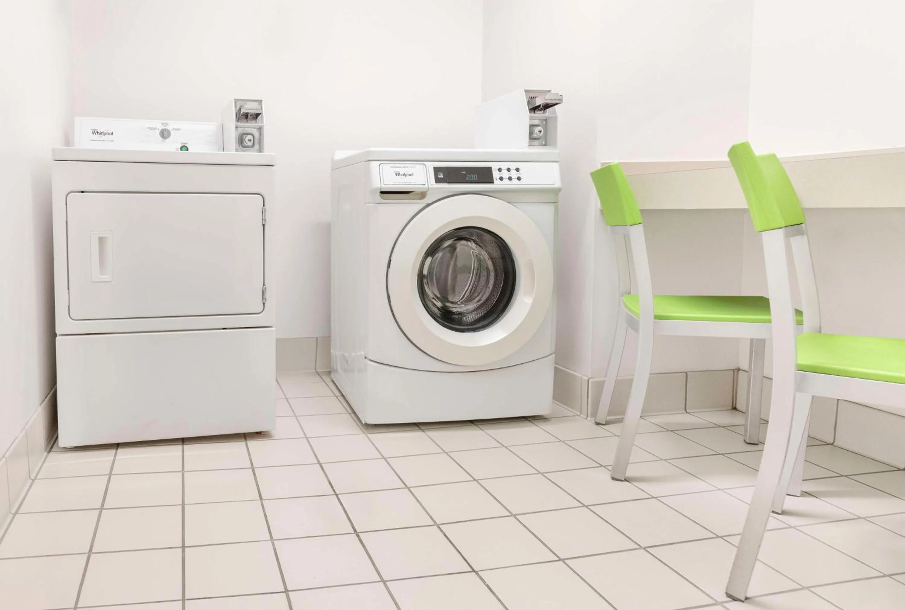 washing machine in Hilton Garden Inn Denver Airport