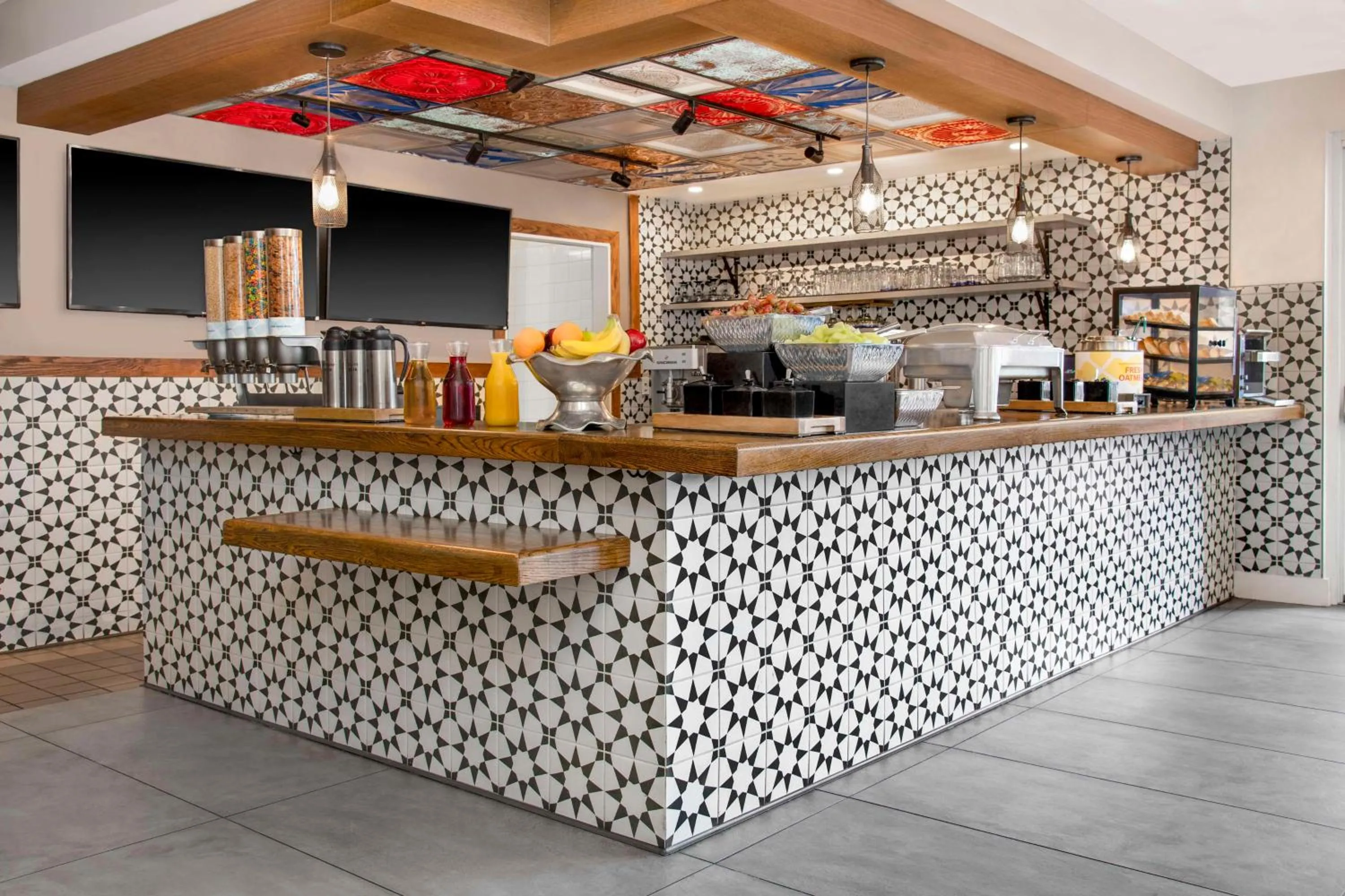 Restaurant/places to eat in Hilton Garden Inn Denver Airport