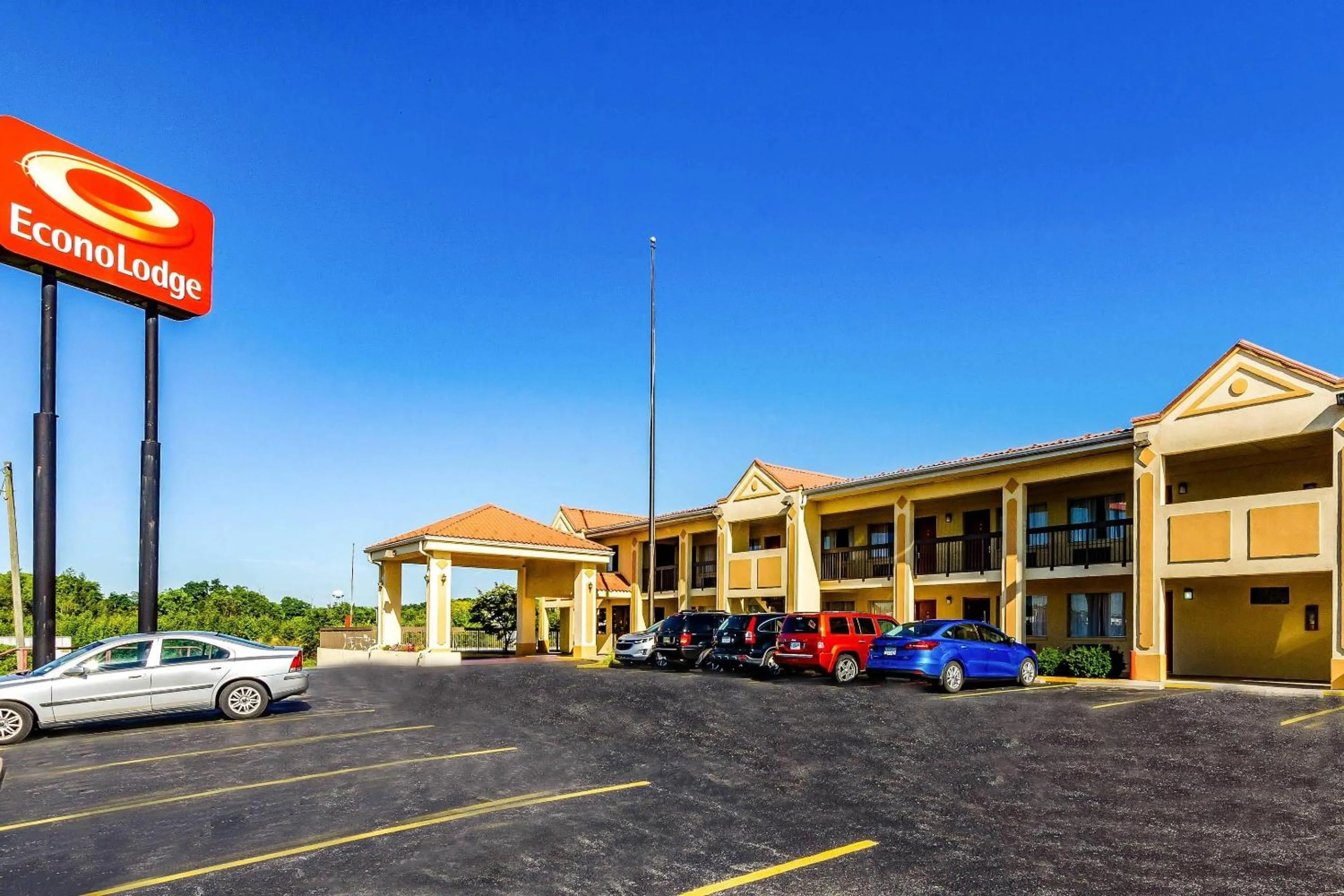 Property building in Econo Lodge Christiansburg-Blacksburg I-81