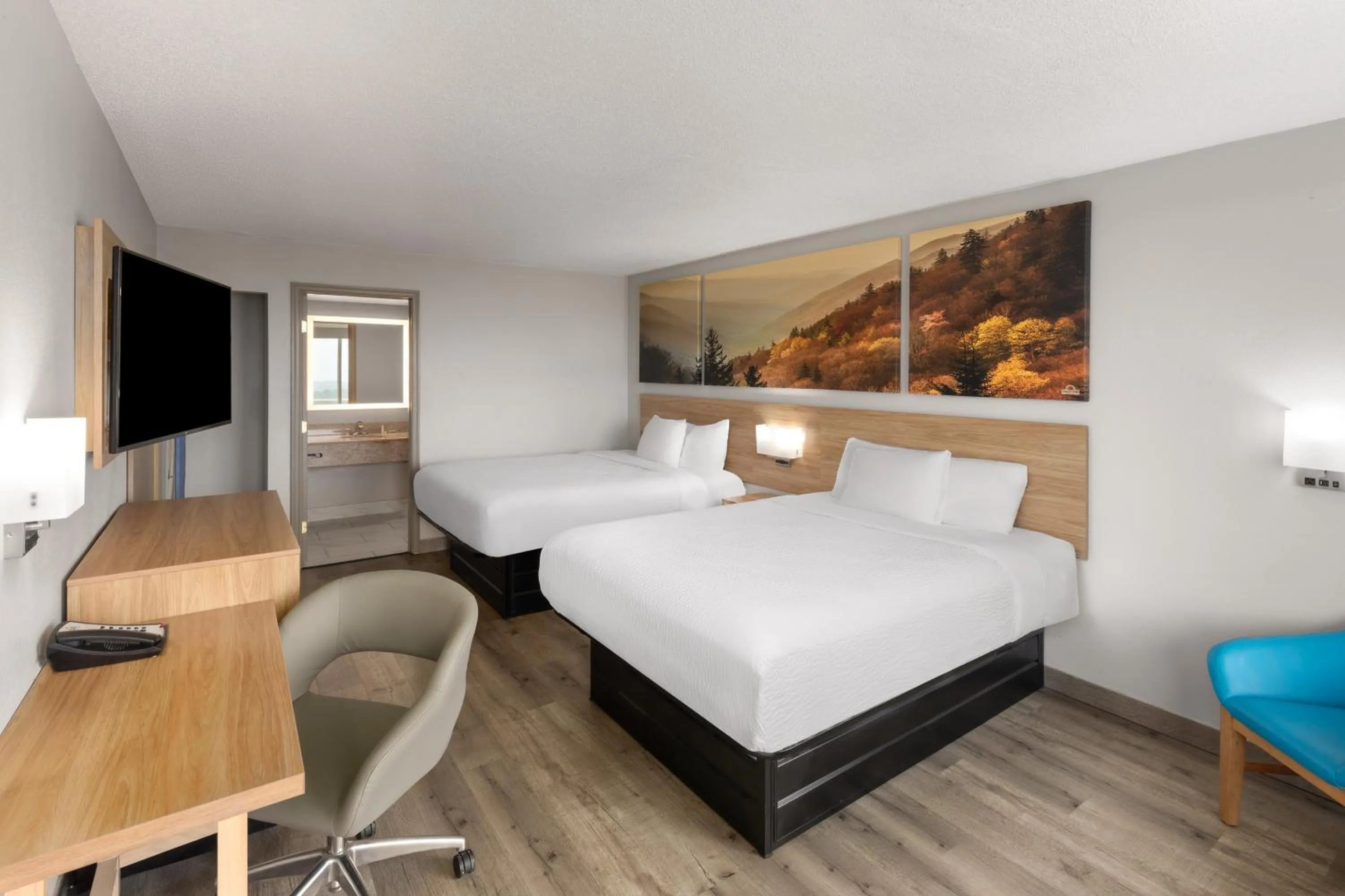 Bedroom, Bed in Days Inn by Wyndham Harrisonburg