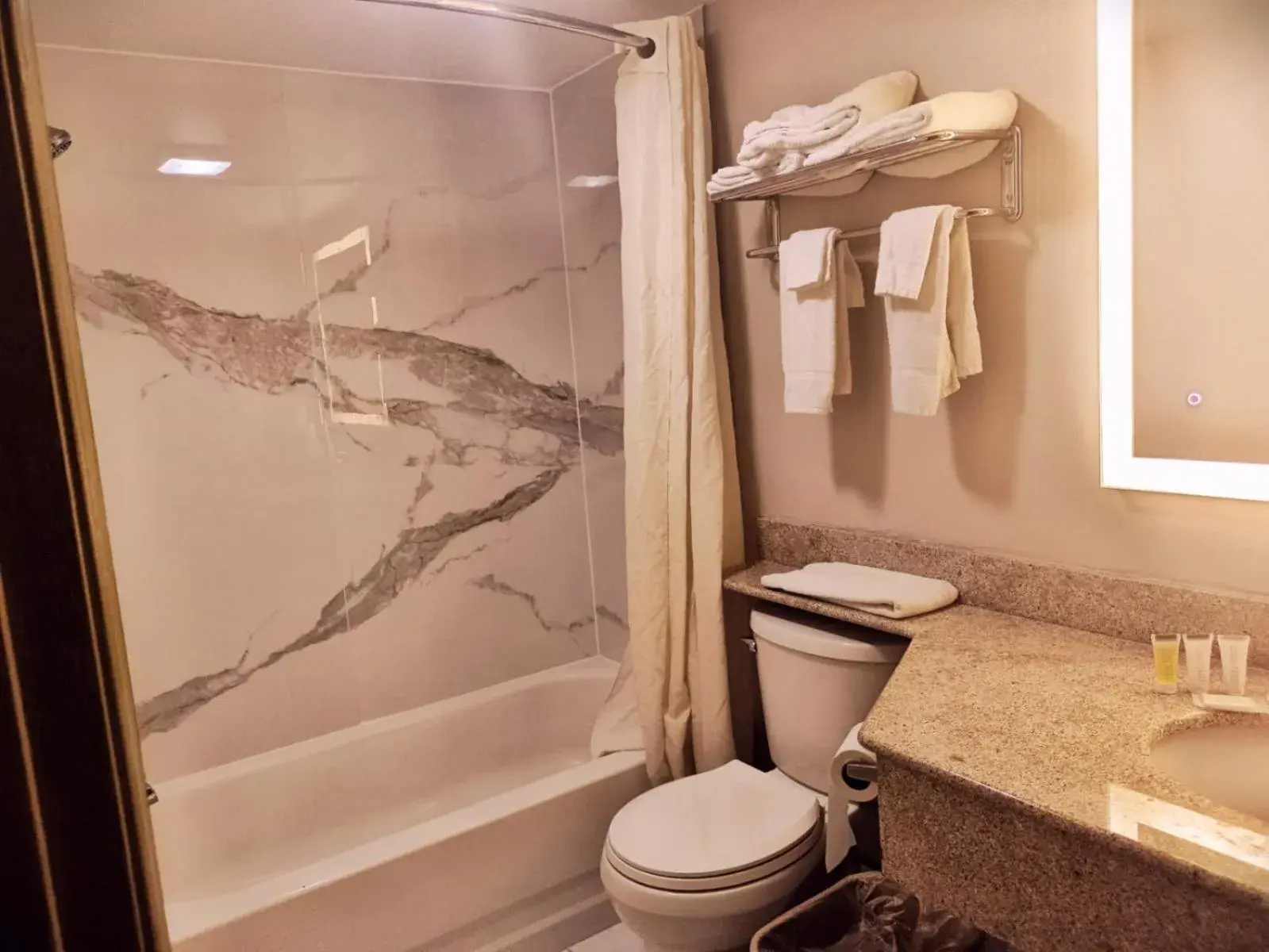 King Room - Non-Smoking in Days Inn by Wyndham Harrisonburg King Room - Non-Smoking in Days Inn by Wyndham Harrisonburg