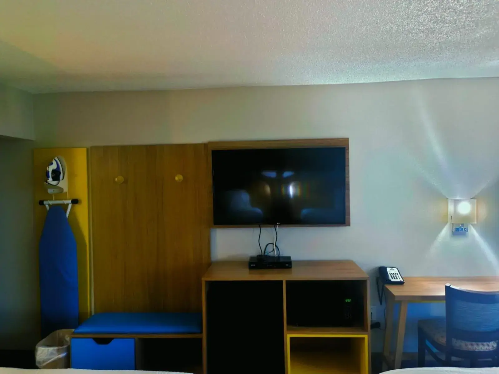 Queen Room with Two Queen Beds - Non-Smoking in Days Inn by Wyndham Harrisonburg Queen Room with Two Queen Beds - Non-Smoking in Days Inn by Wyndham Harrisonburg