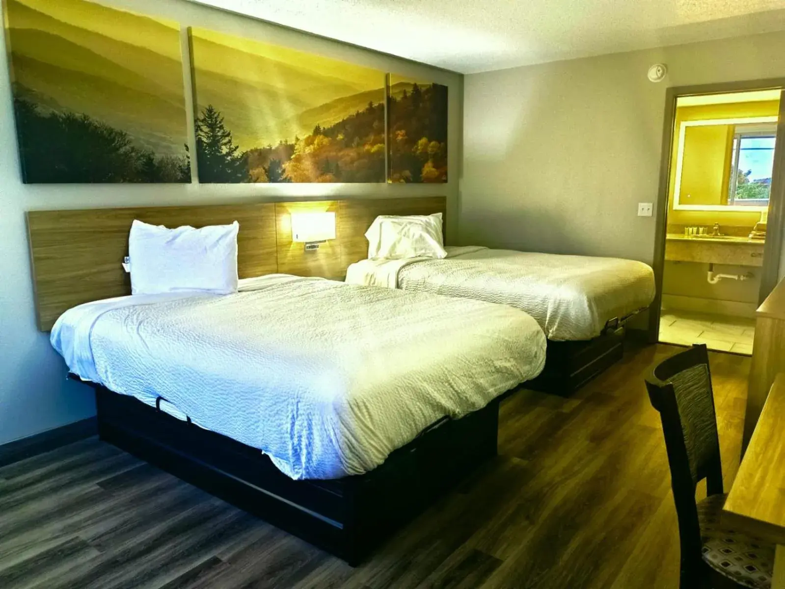 Queen Room with Two Queen Beds - Smoking in Days Inn by Wyndham Harrisonburg Queen Room with Two Queen Beds - Smoking in Days Inn by Wyndham Harrisonburg