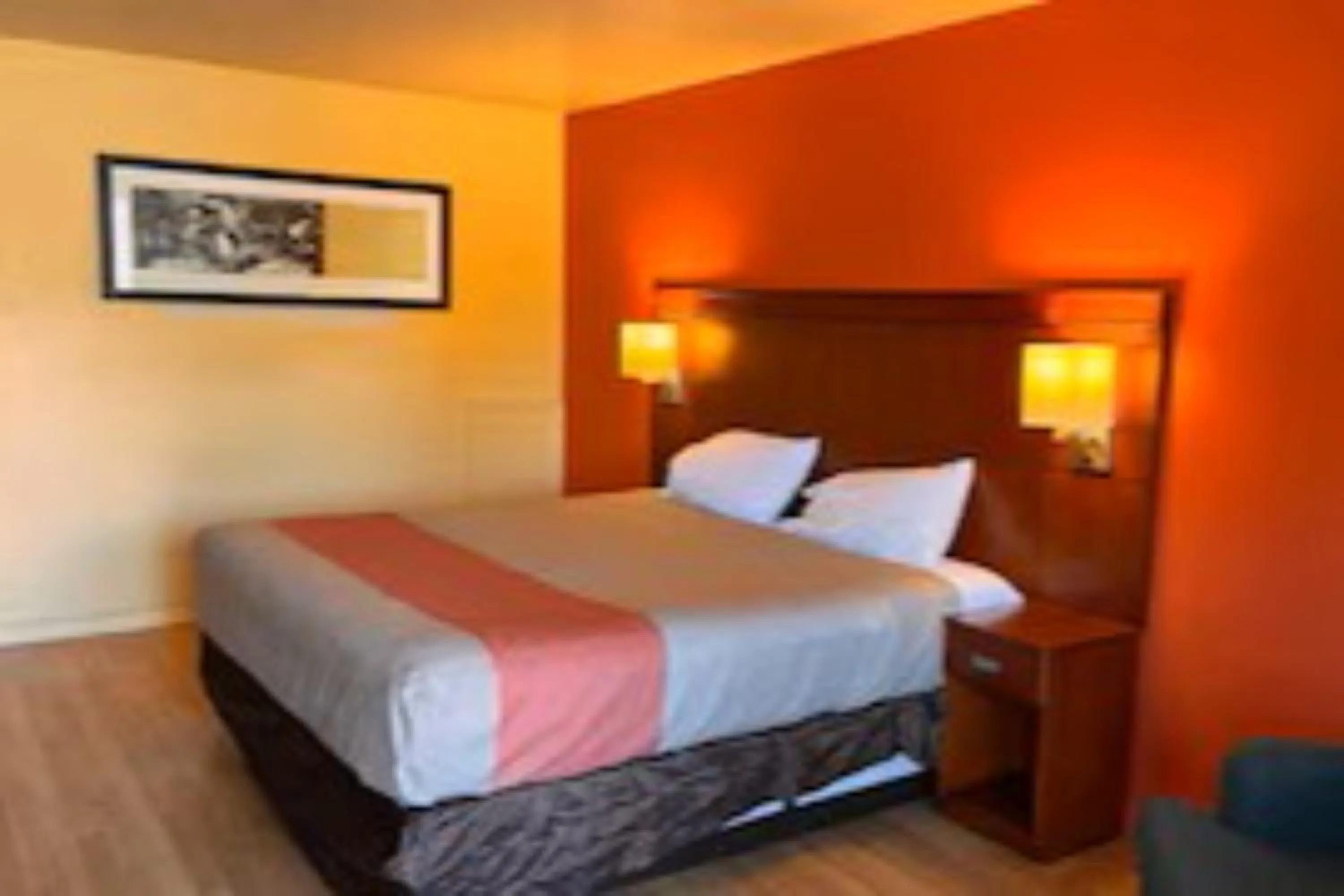 Bedroom, Bed in Sunrise Inn By OYO Newport News US-60