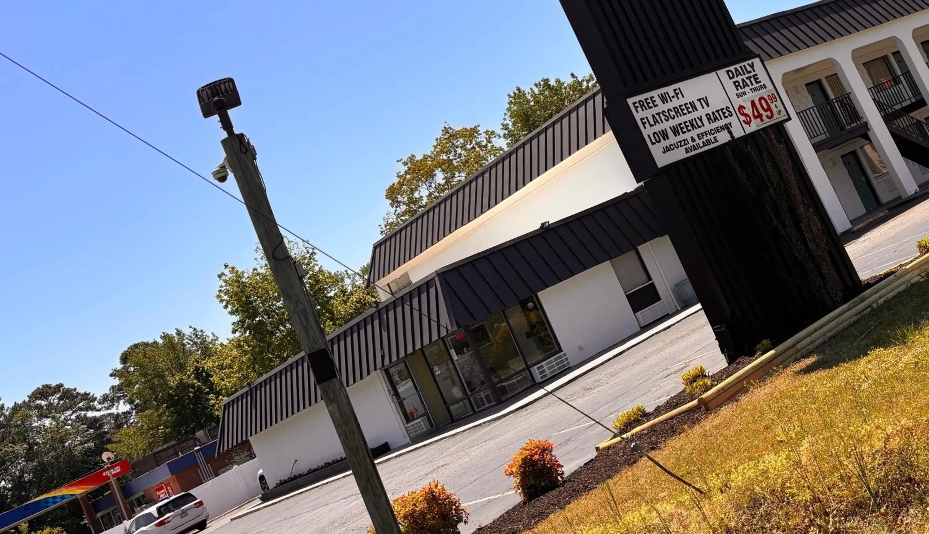 Property building in Sunrise Inn By OYO Newport News US-60