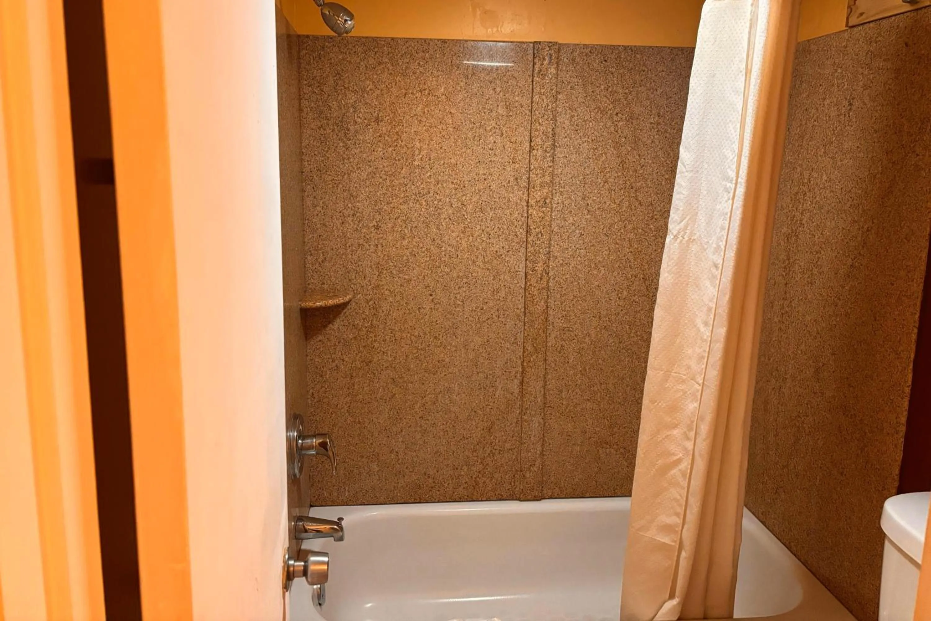 Bathroom in Sunrise Inn By OYO Newport News US-60