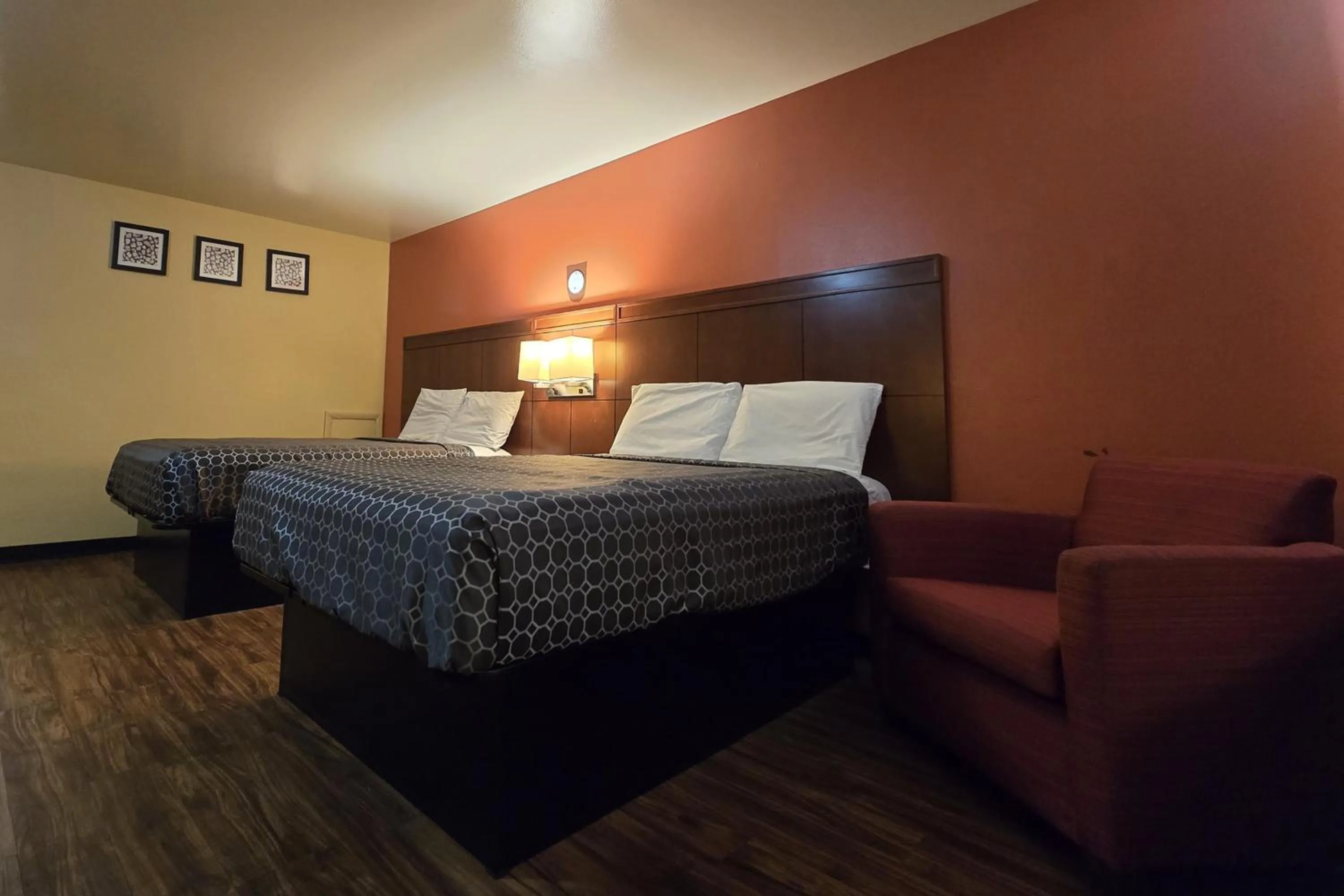 Bedroom, Bed in Sunrise Inn By OYO Newport News US-60