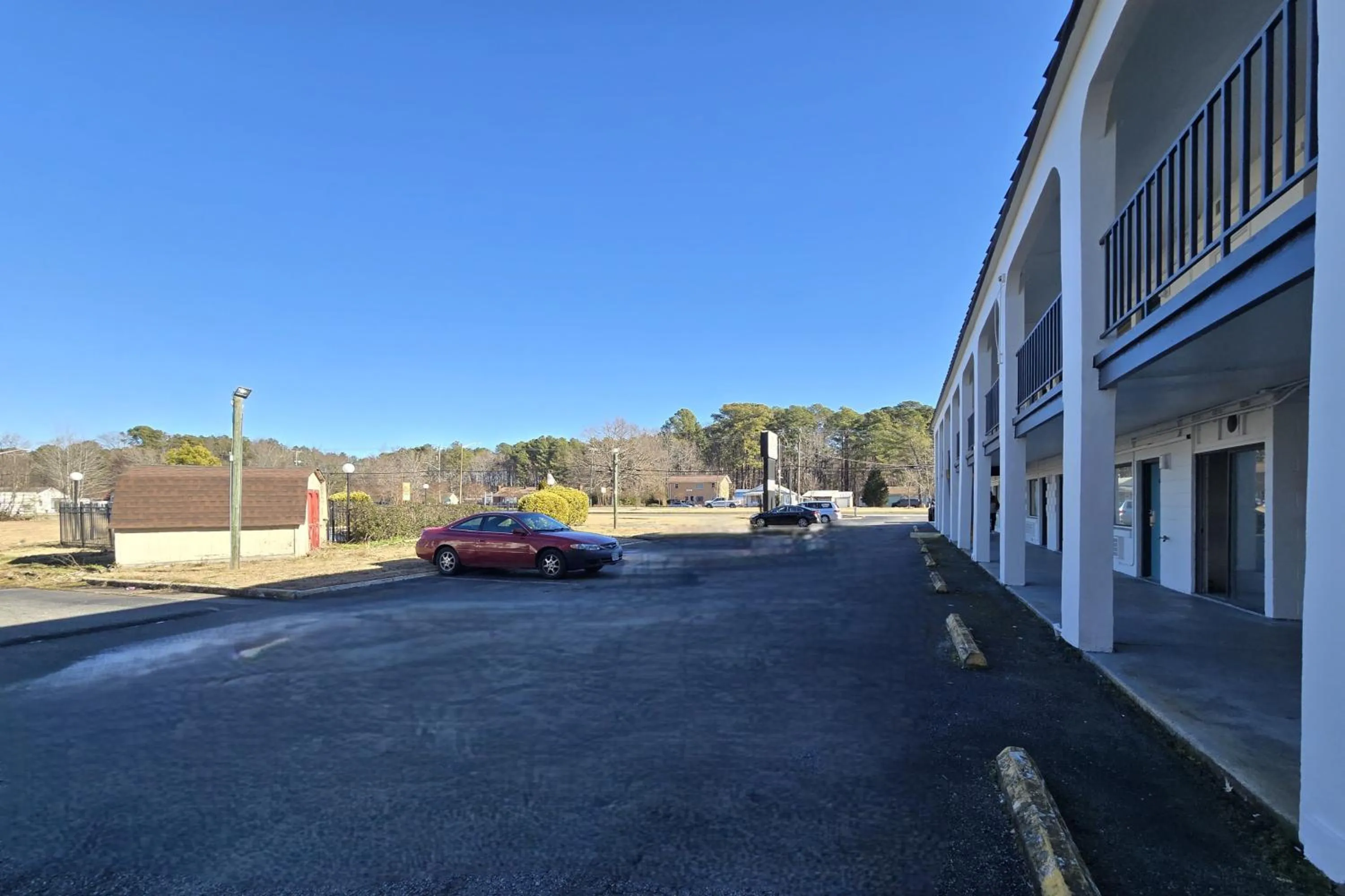 Parking in Sunrise Inn By OYO Newport News US-60