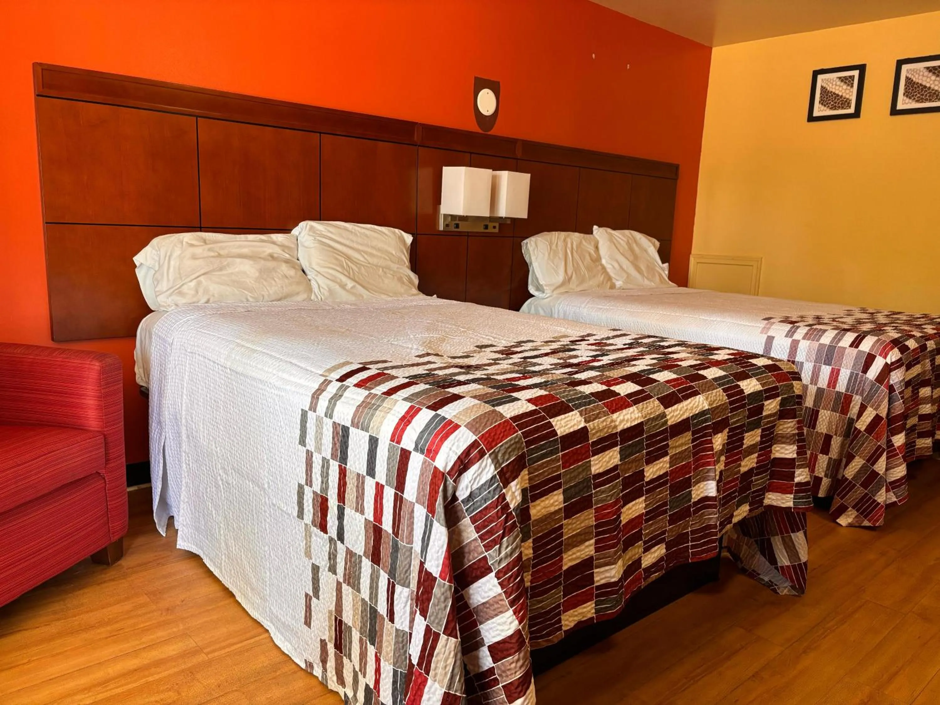 Bedroom, Bed in Sunrise Inn By OYO Newport News US-60