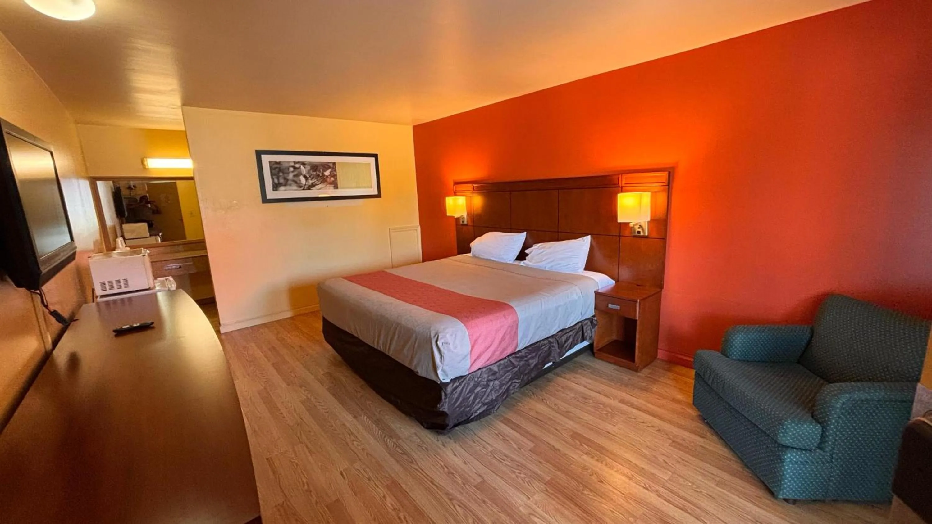 Bedroom, Bed in Sunrise Inn By OYO Newport News US-60