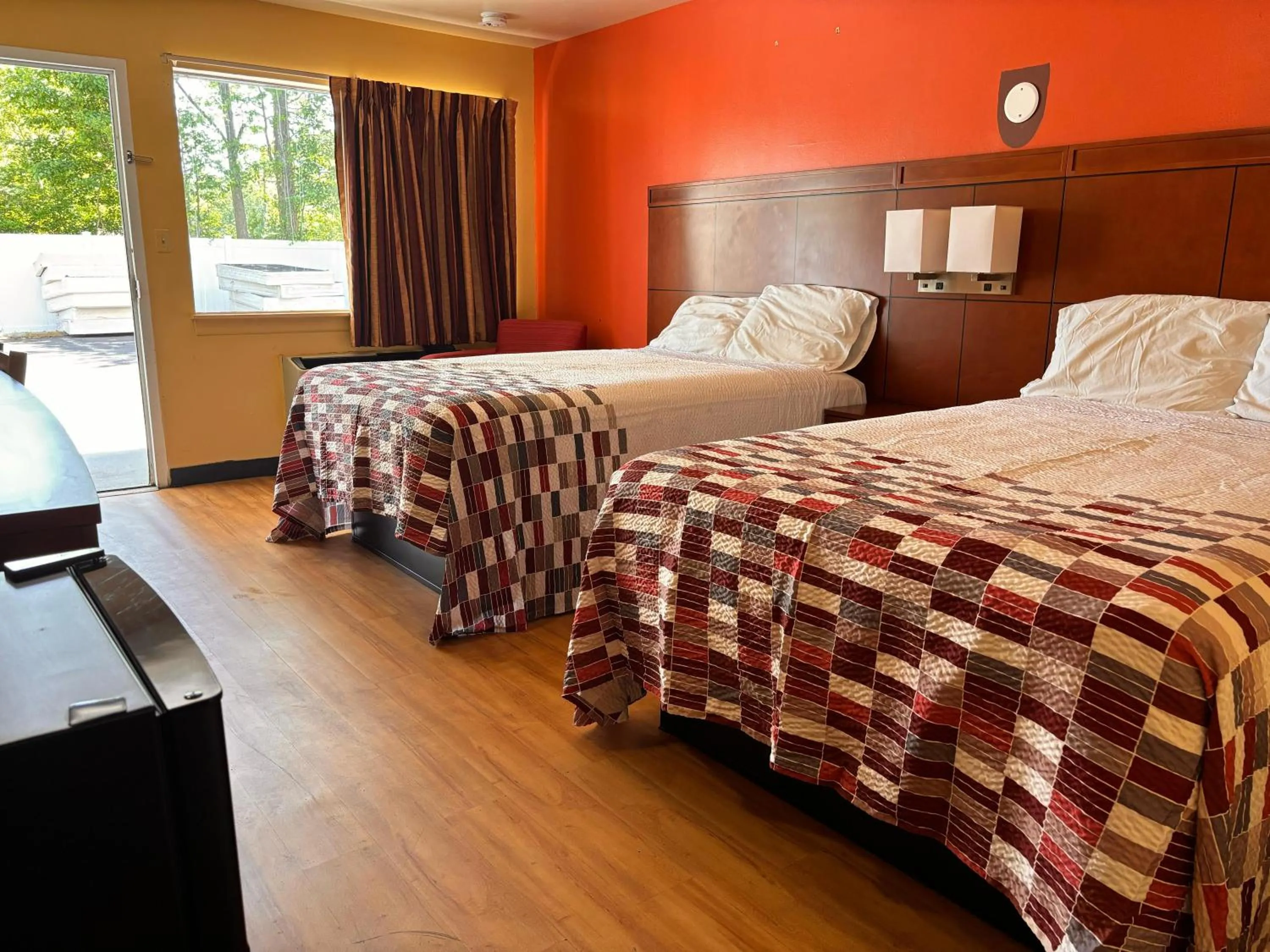 Bedroom, Bed in Sunrise Inn By OYO Newport News US-60