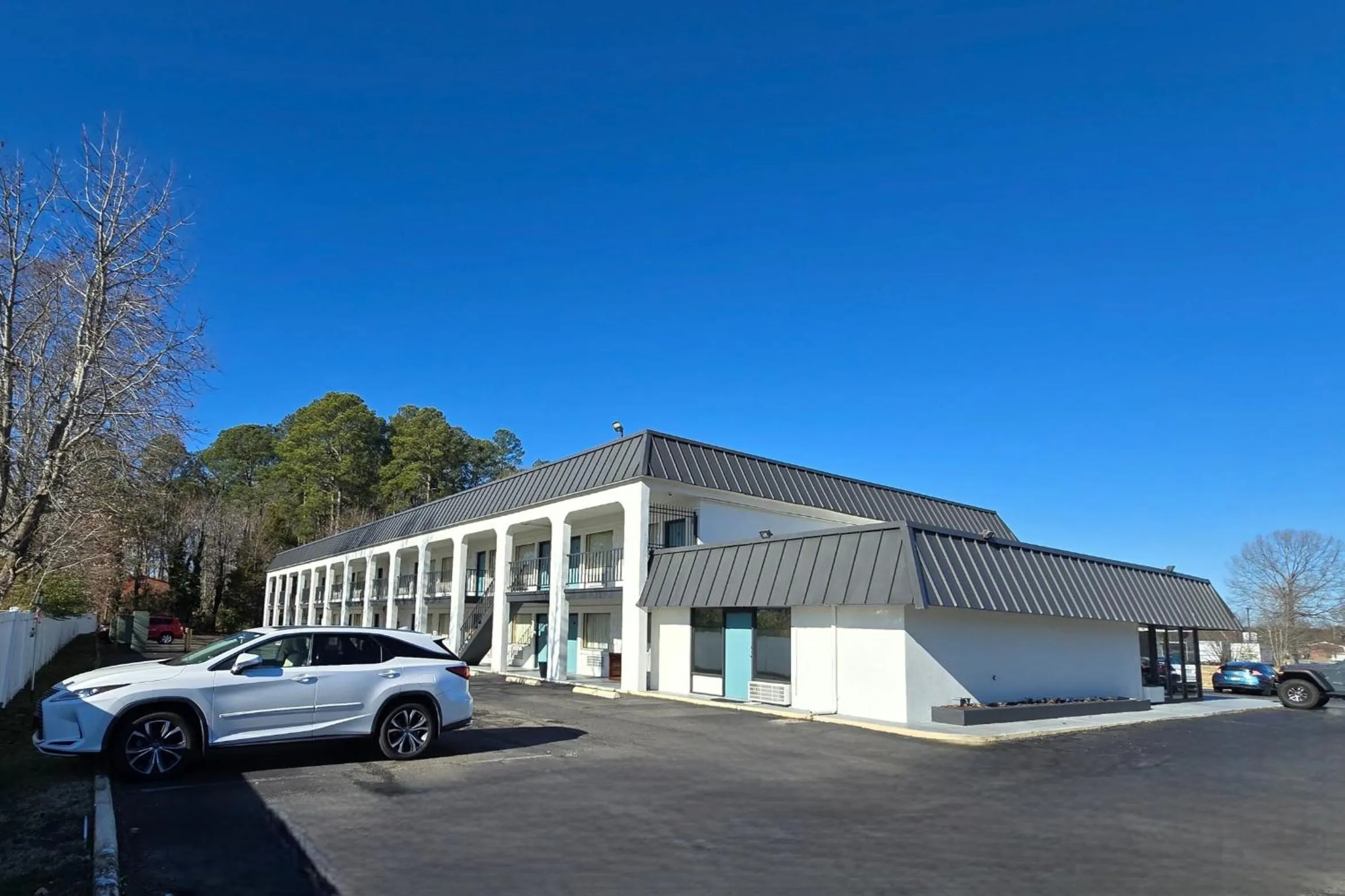 Parking in Sunrise Inn By OYO Newport News US-60