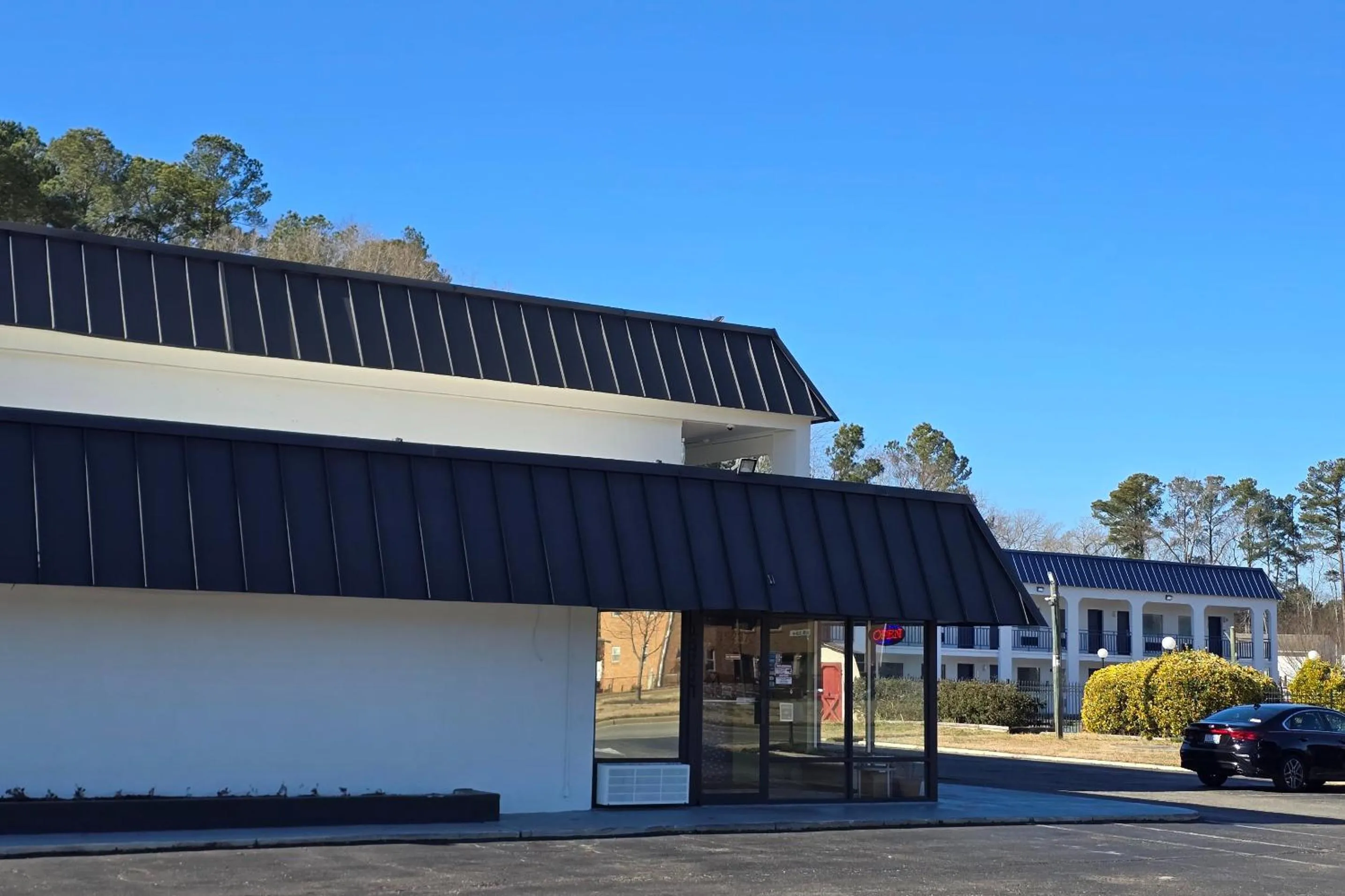 Property building in Sunrise Inn By OYO Newport News US-60