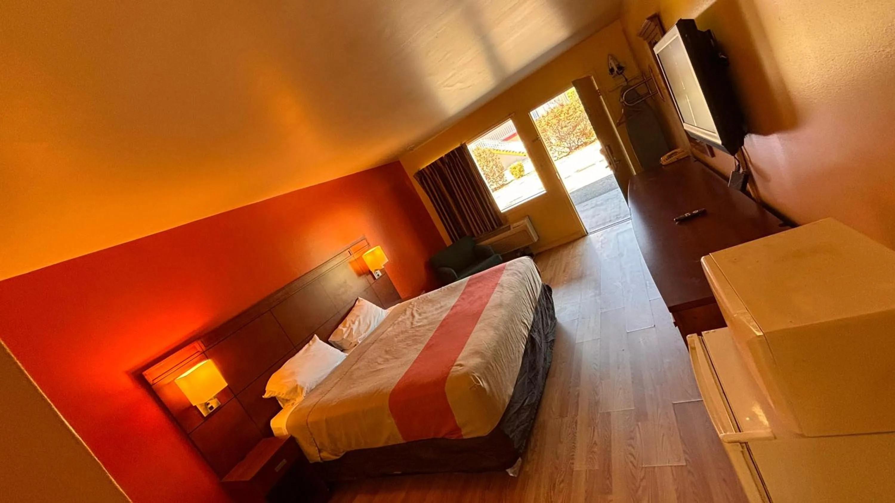 Bedroom, Bed in Sunrise Inn By OYO Newport News US-60