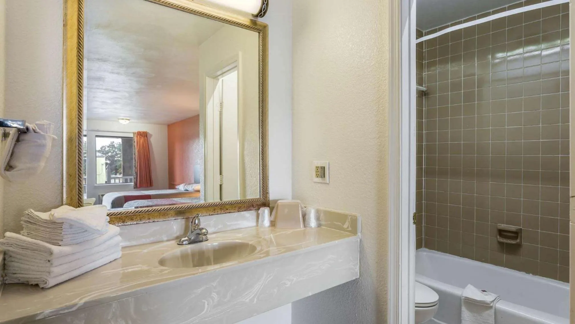 Bathroom in Motel 6-Portsmouth, VA