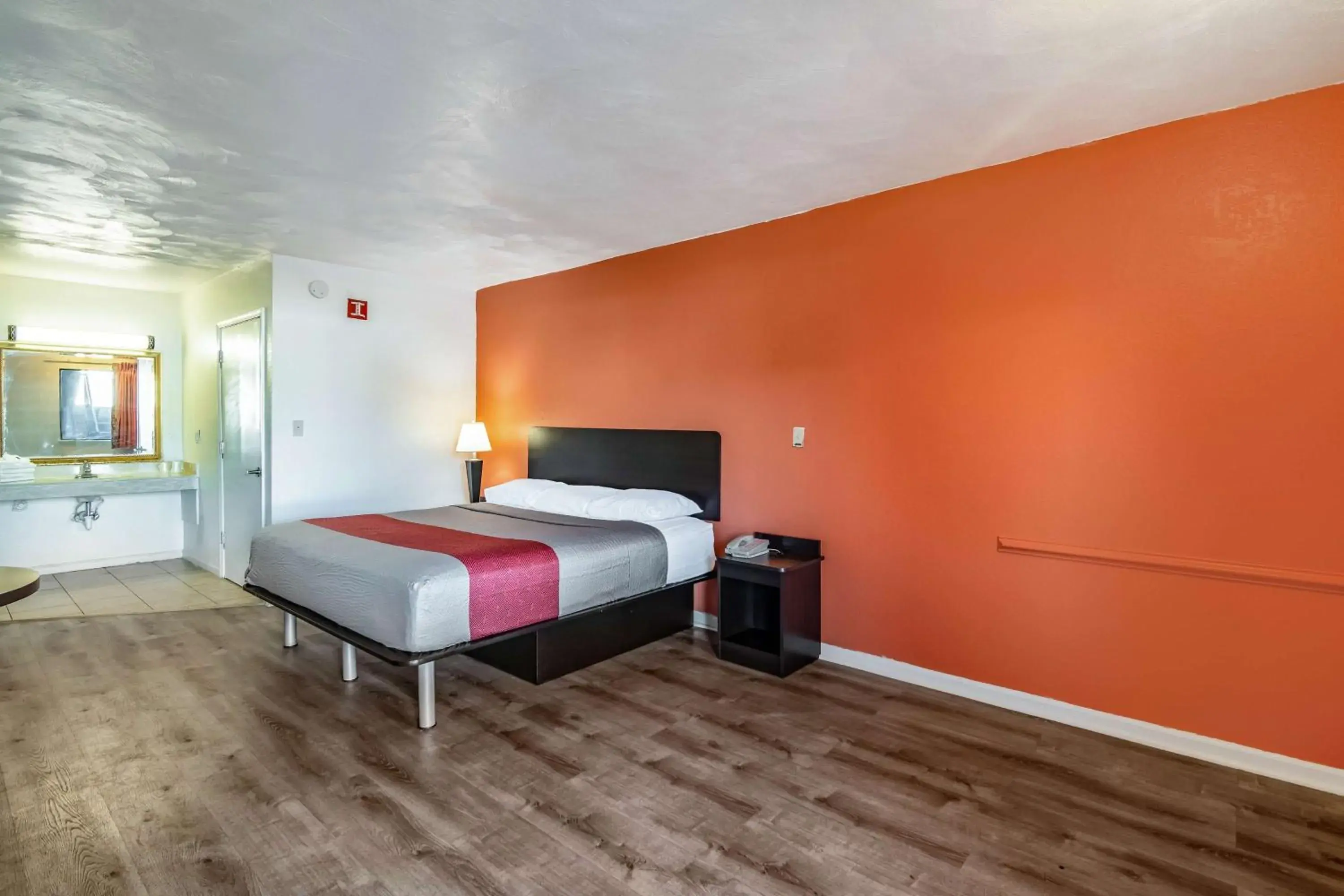 Deluxe King Room - Non-Smoking in Motel 6-Portsmouth, VA Deluxe King Room - Non-Smoking in Motel 6-Portsmouth, VA