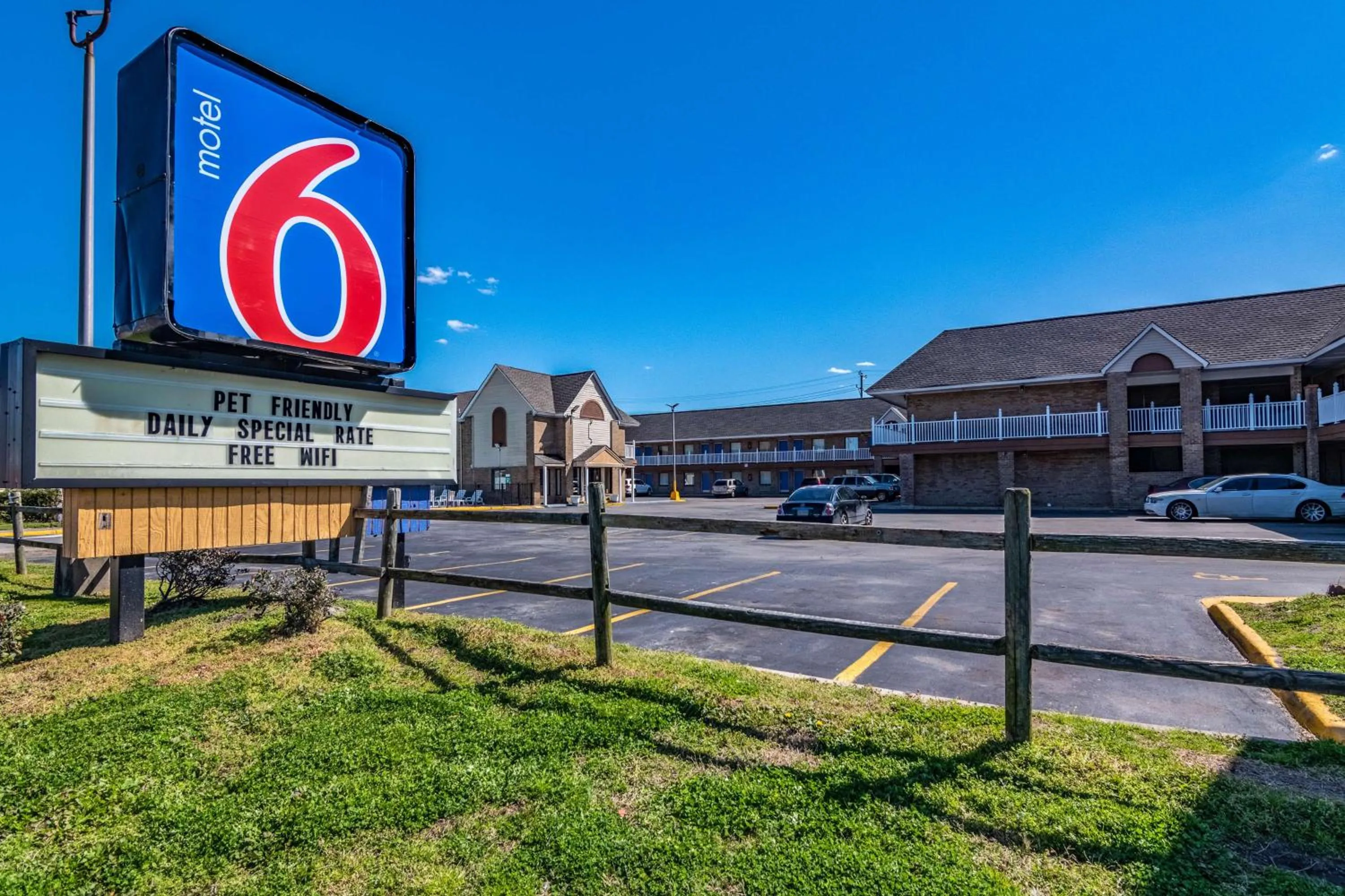 Property building in Motel 6-Portsmouth, VA