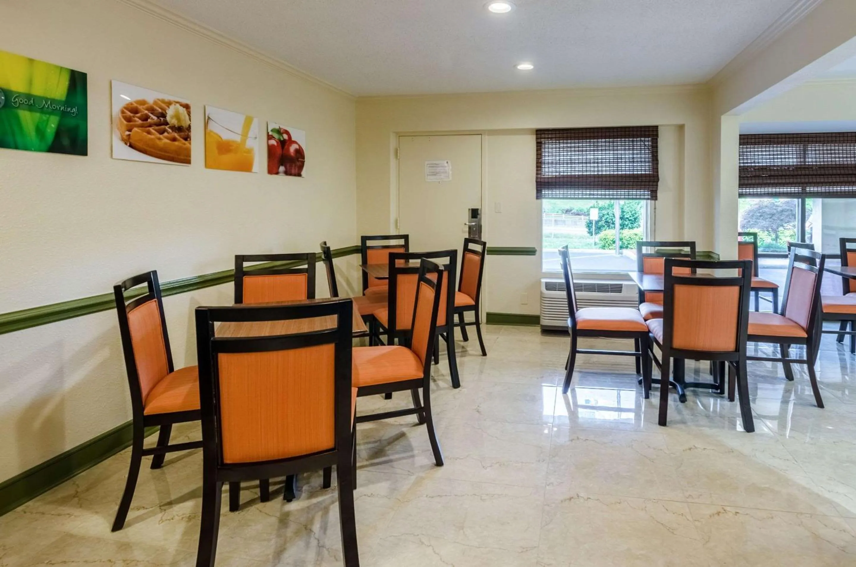 Restaurant/places to eat in Quality Inn Tanglewood