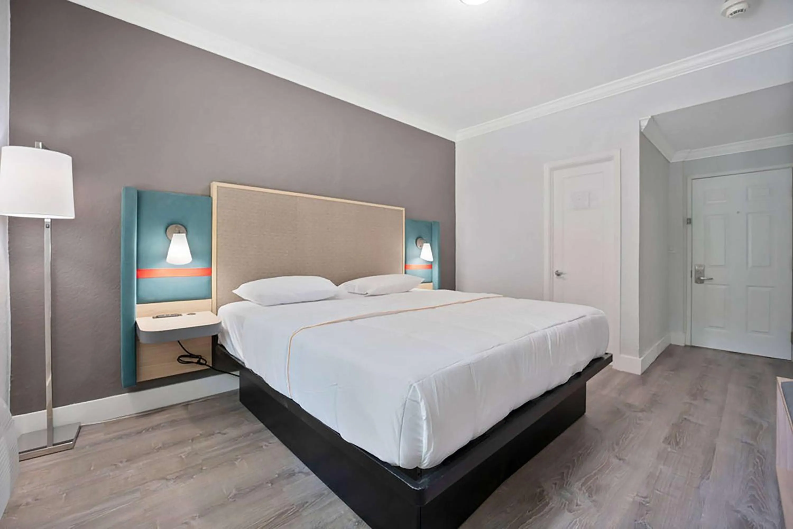 Photo of the whole room, Bed in Atrium Hotel, Trademark Collection by Wyndham