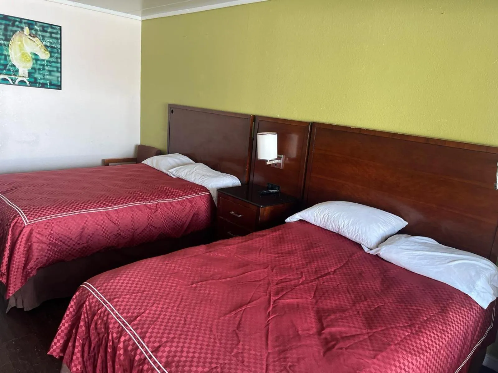 Bedroom, Bed in Capitol Inn by Belvilla Richmond Airport VA