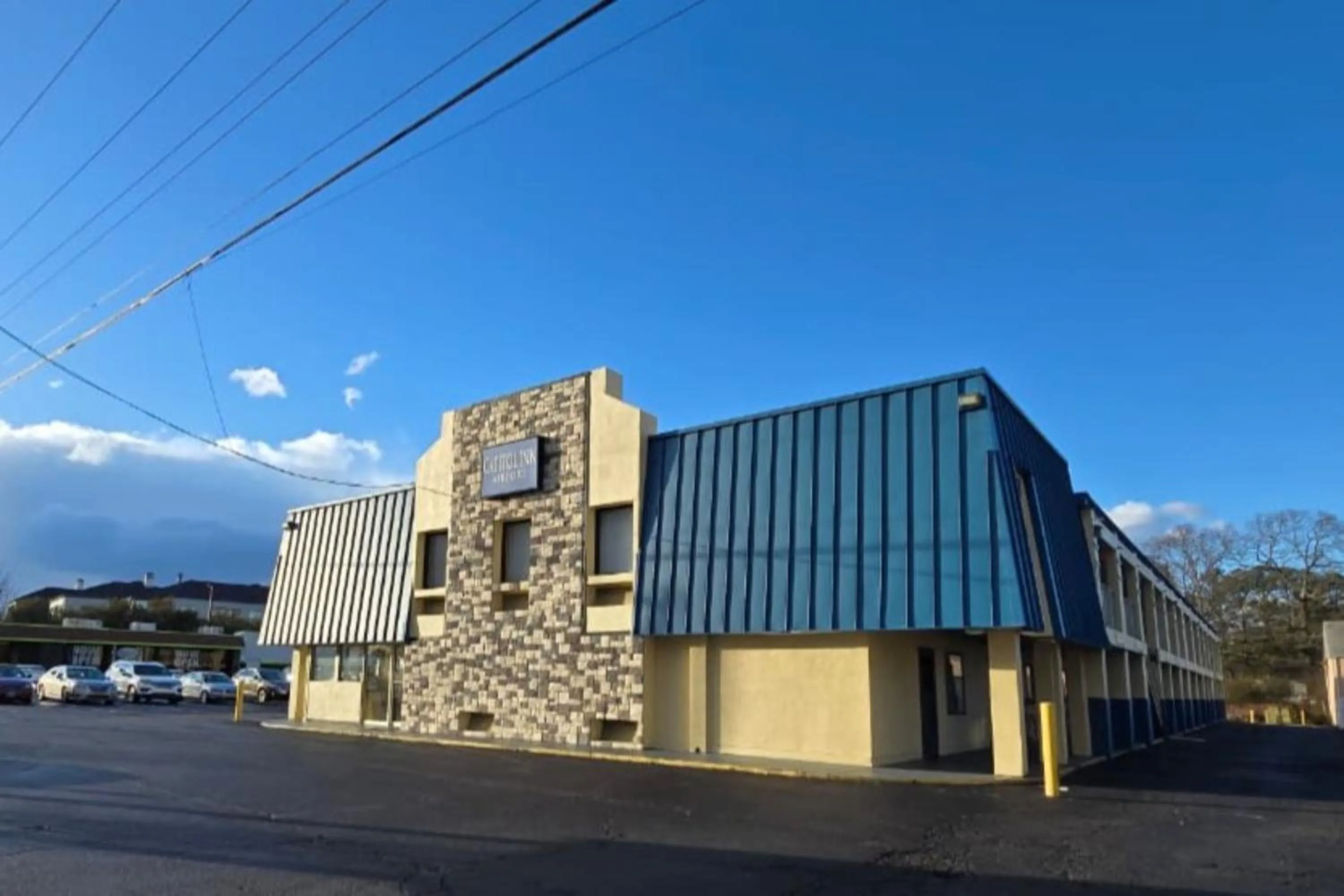 Property building in Capitol Inn by Belvilla Richmond Airport VA