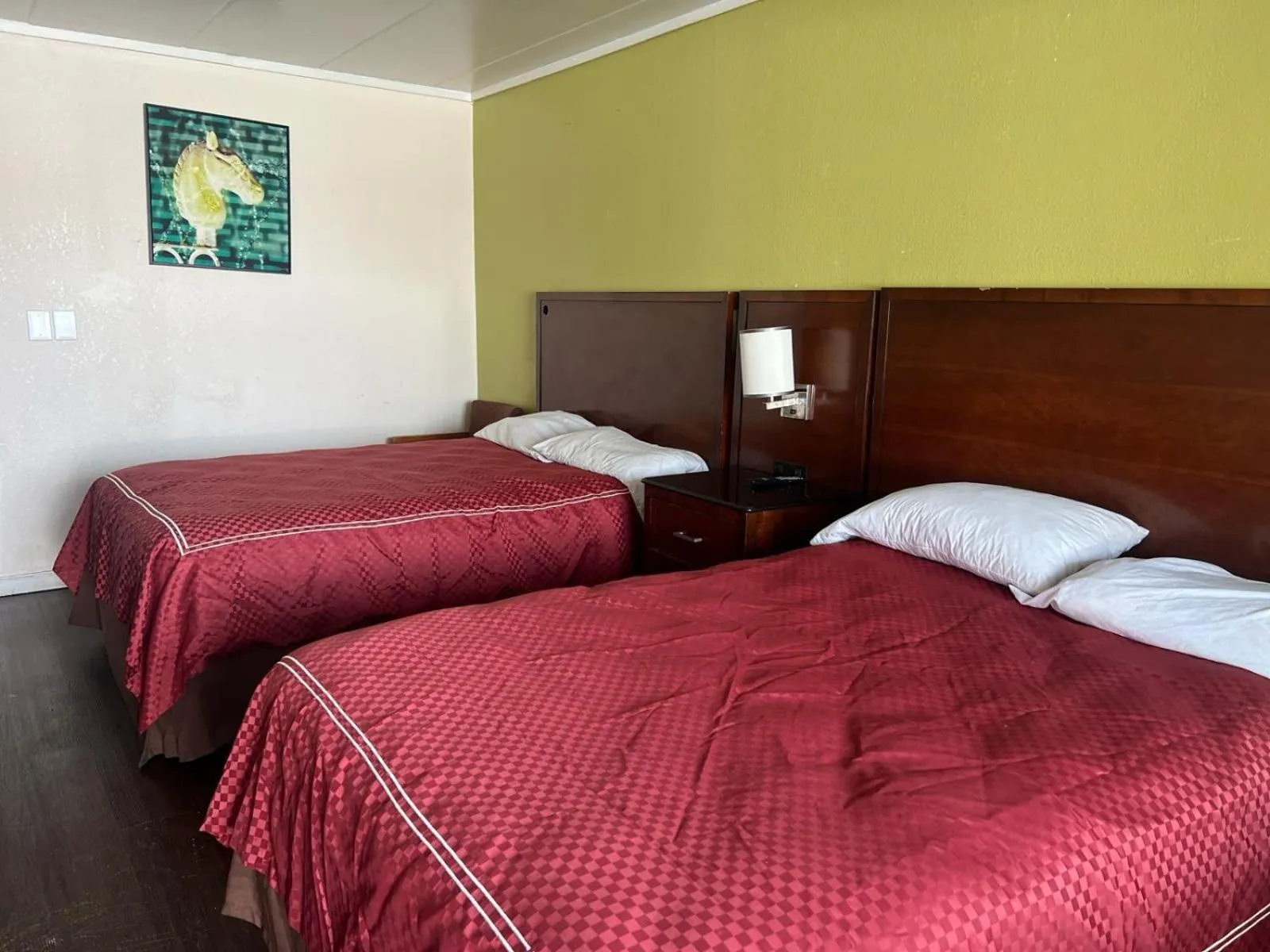 Bedroom, Bed in Capitol Inn by Belvilla Richmond Airport VA