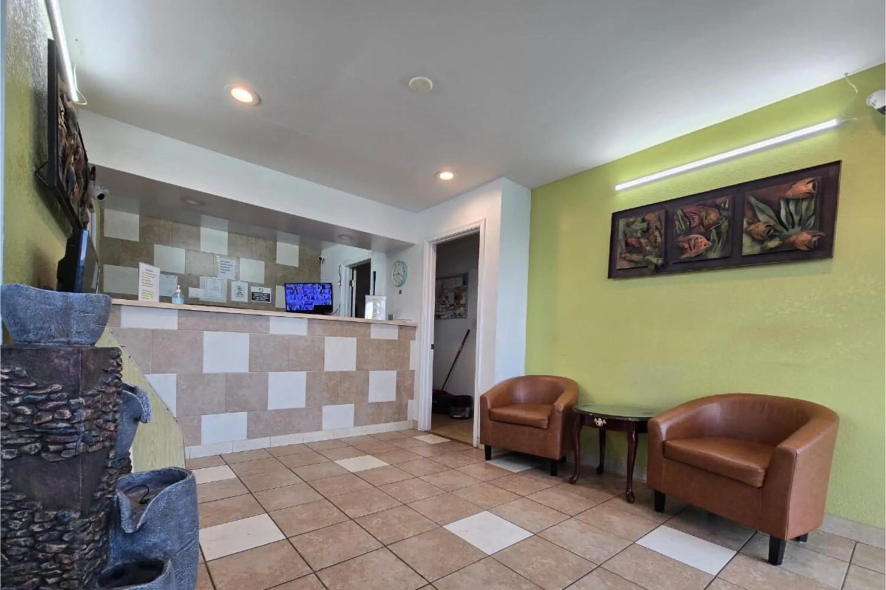 Lobby or reception in Capitol Inn by Belvilla Richmond Airport VA