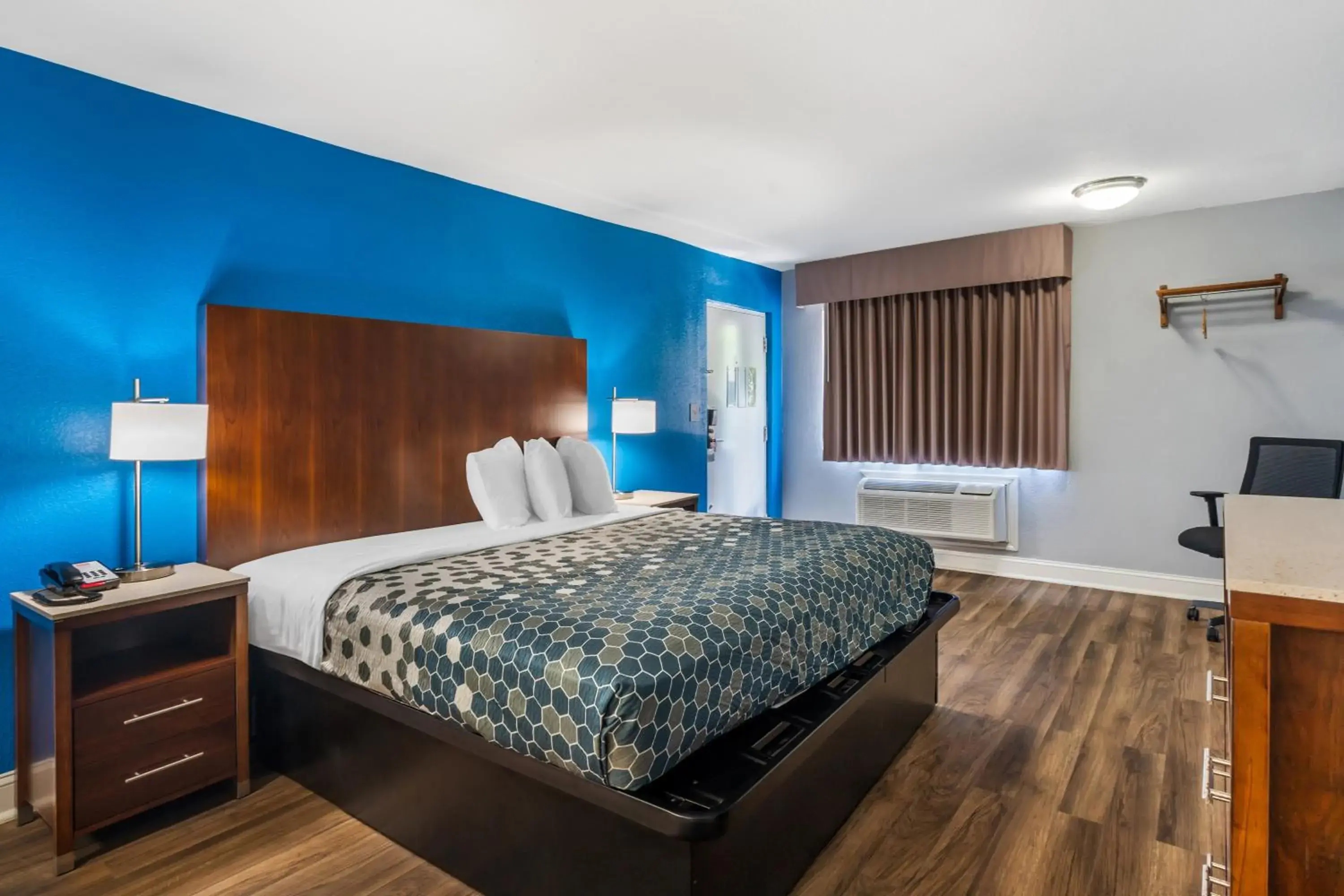 King Suite with Hot Tub - Non-Smoking in Econo Lodge Inn & Suites Virginia Beach - Norfolk King Suite with Hot Tub - Non-Smoking in Econo Lodge Inn & Suites Virginia Beach - Norfolk