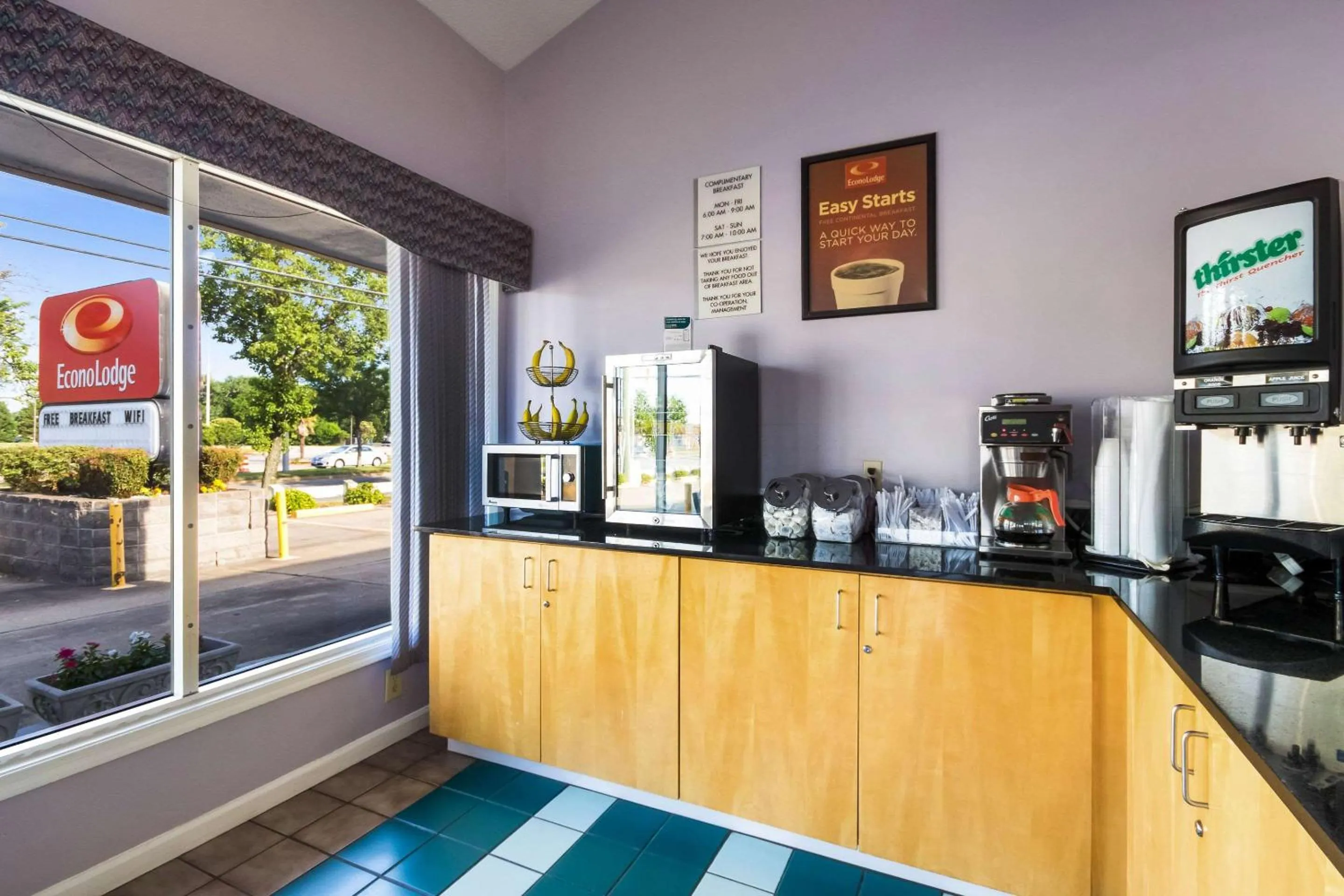 Restaurant/places to eat in Econo Lodge Little Creek