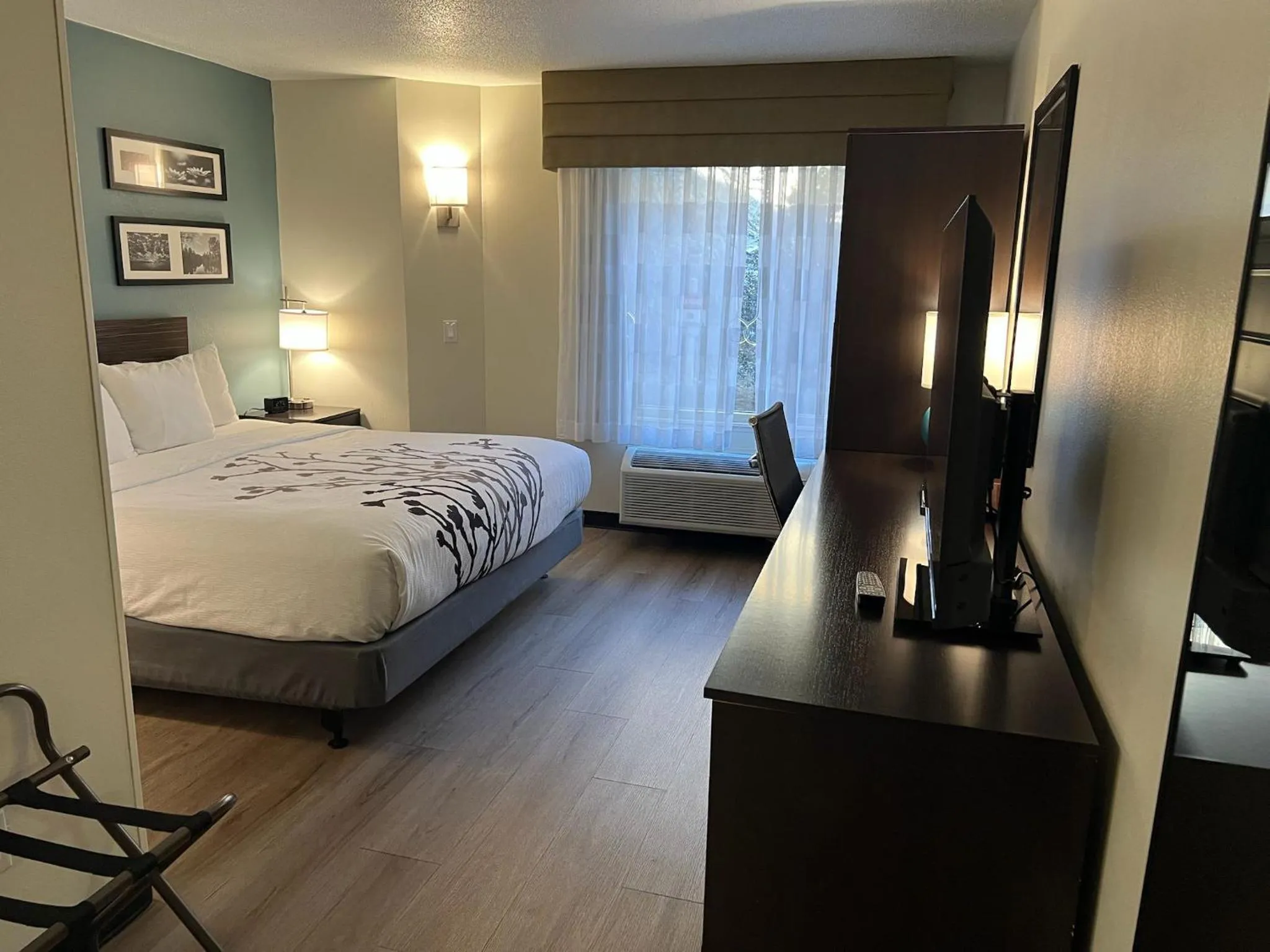 Bed in Sleep Inn Staunton