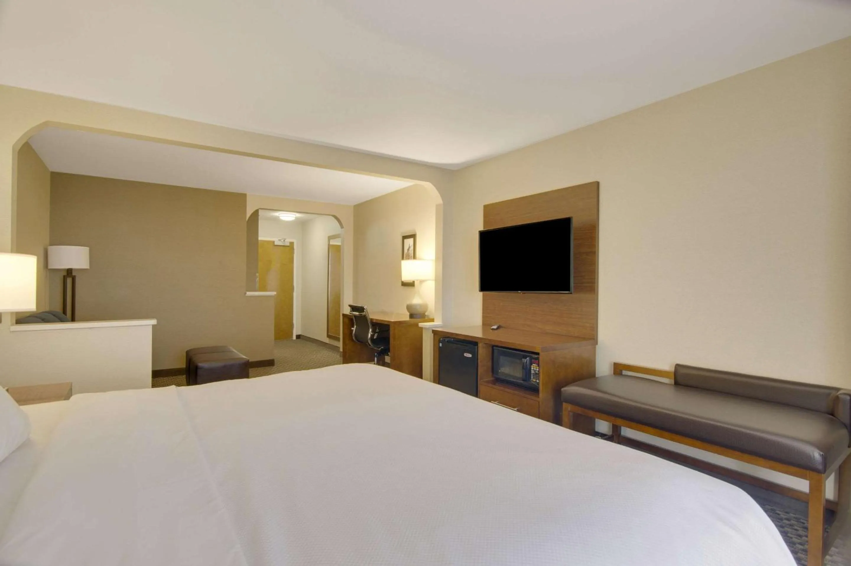 Photo of the whole room, Bed in Comfort Inn Airport
