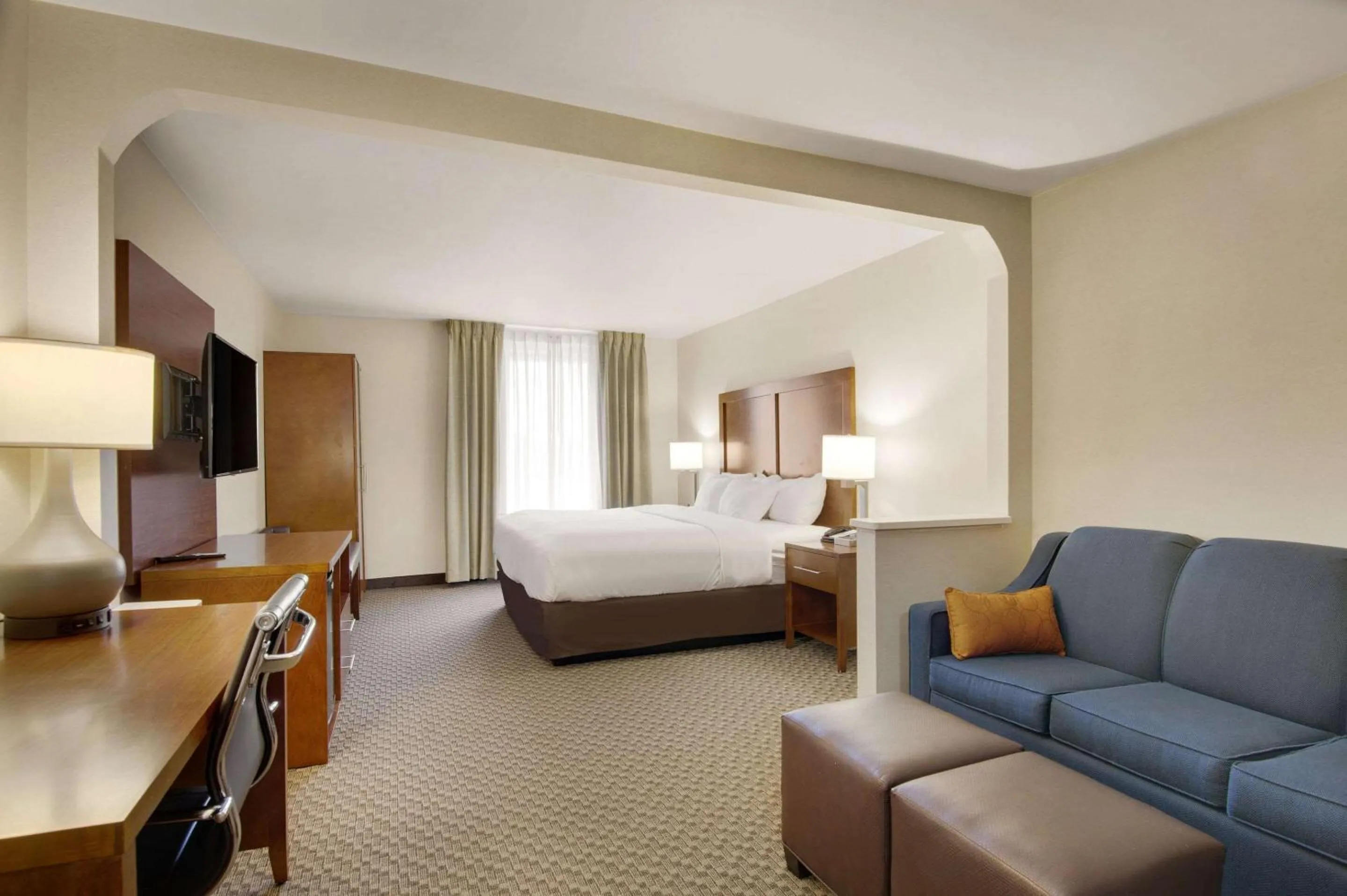 Photo of the whole room, Bed in Comfort Inn Airport