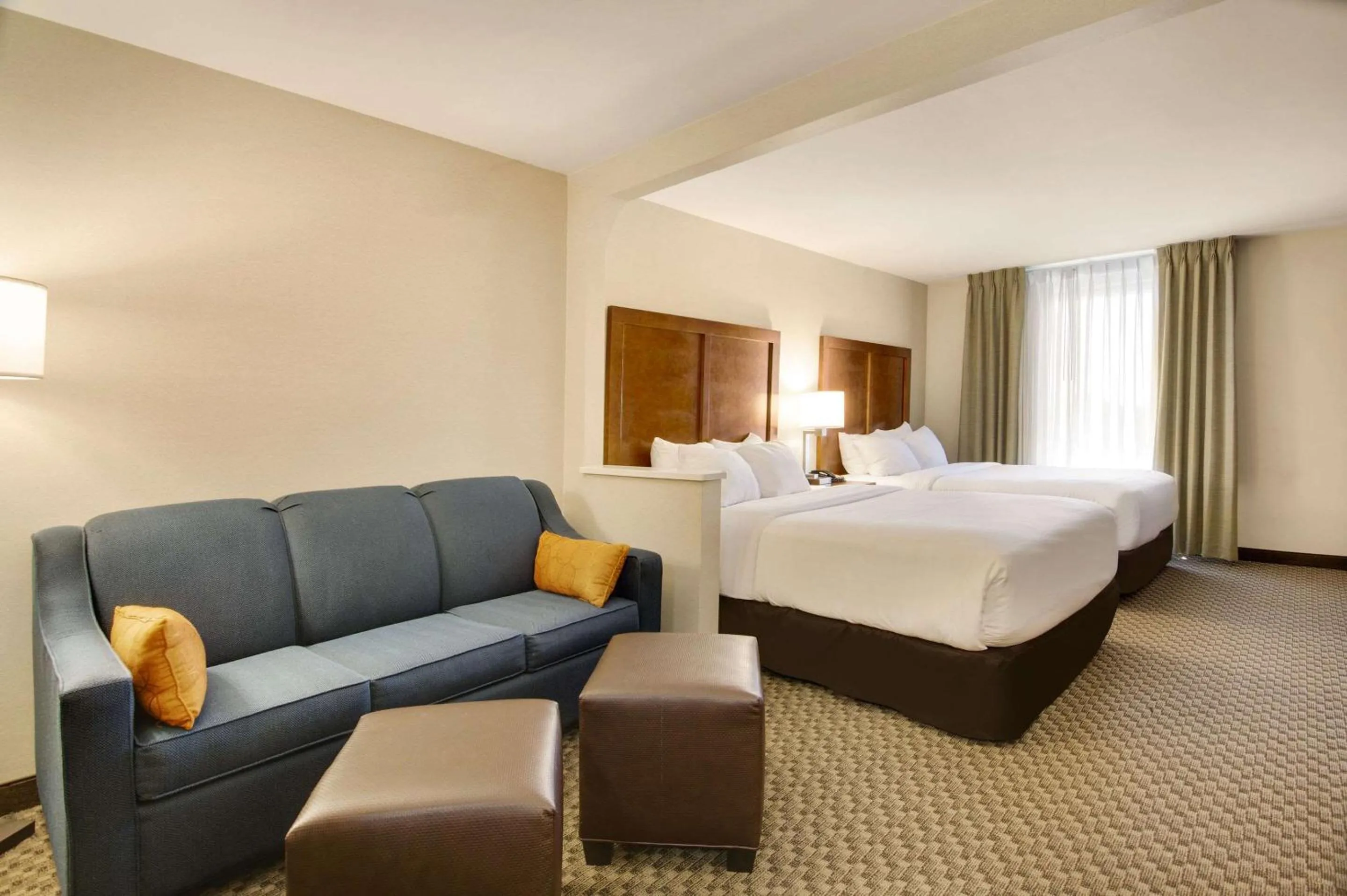 Photo of the whole room, Bed in Comfort Inn Airport