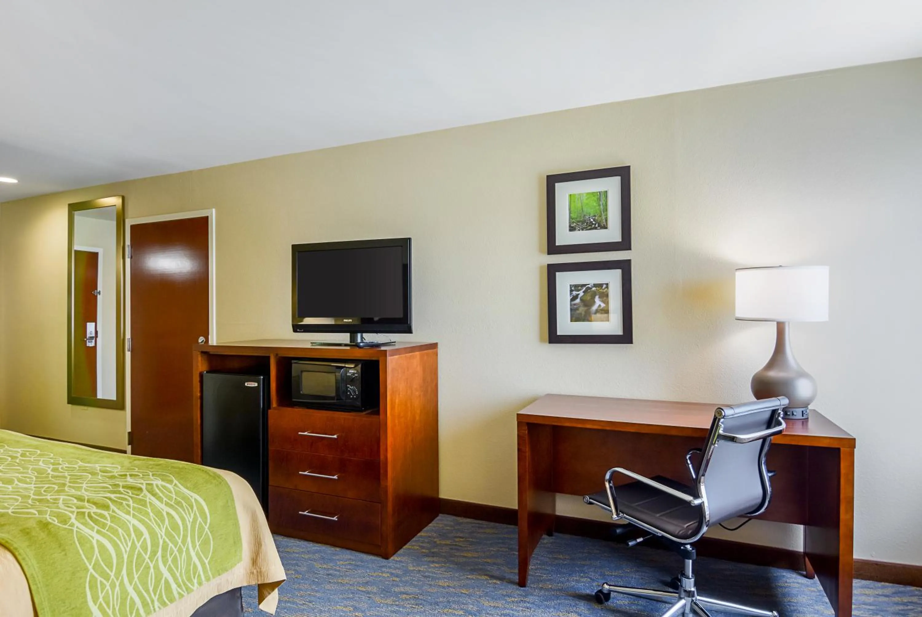 Bed in Comfort Inn Woodstock Shenandoah