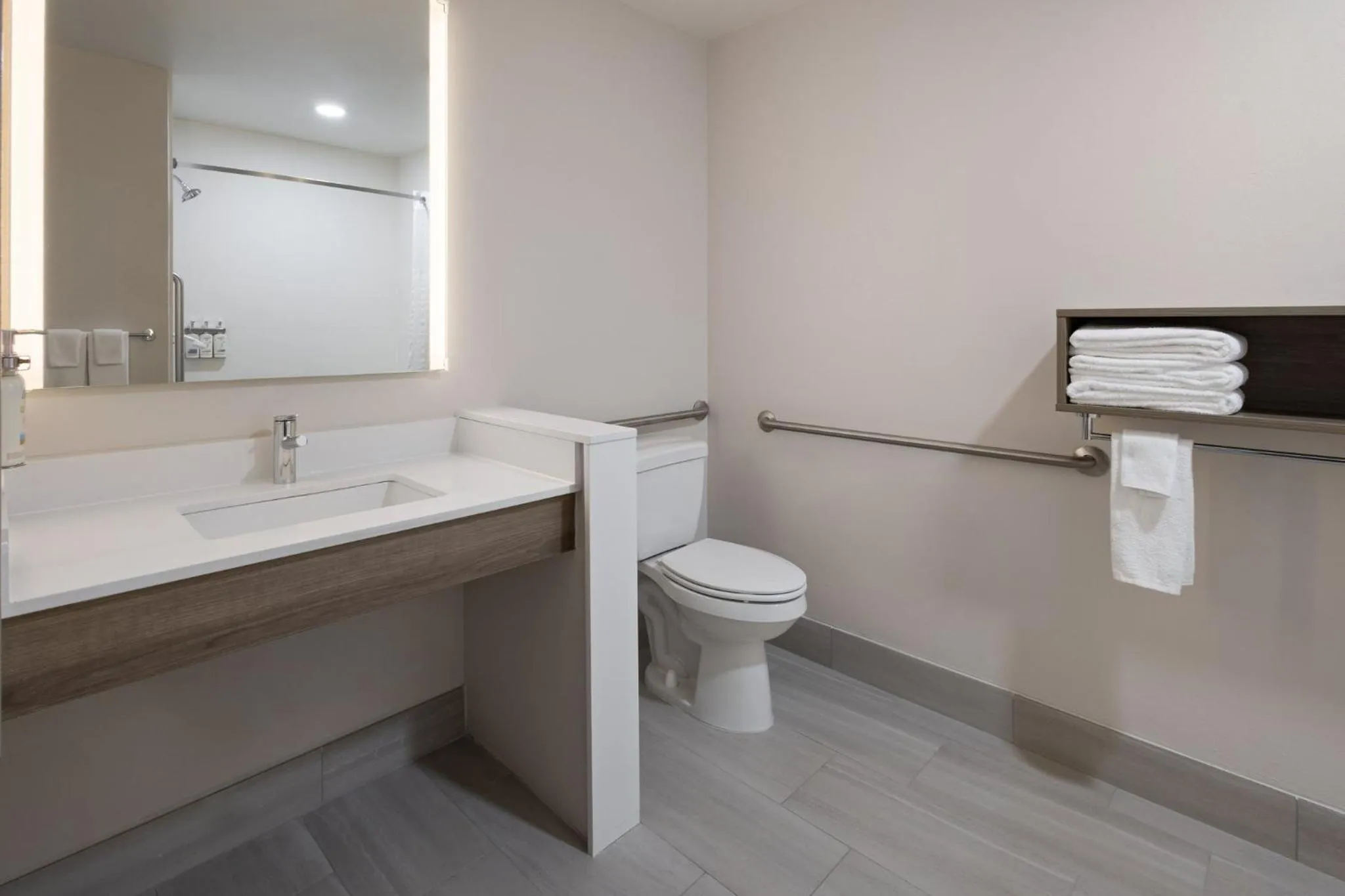 Photo of the whole room in Holiday Inn Express & Suites Leesburg - Historic District by IHG