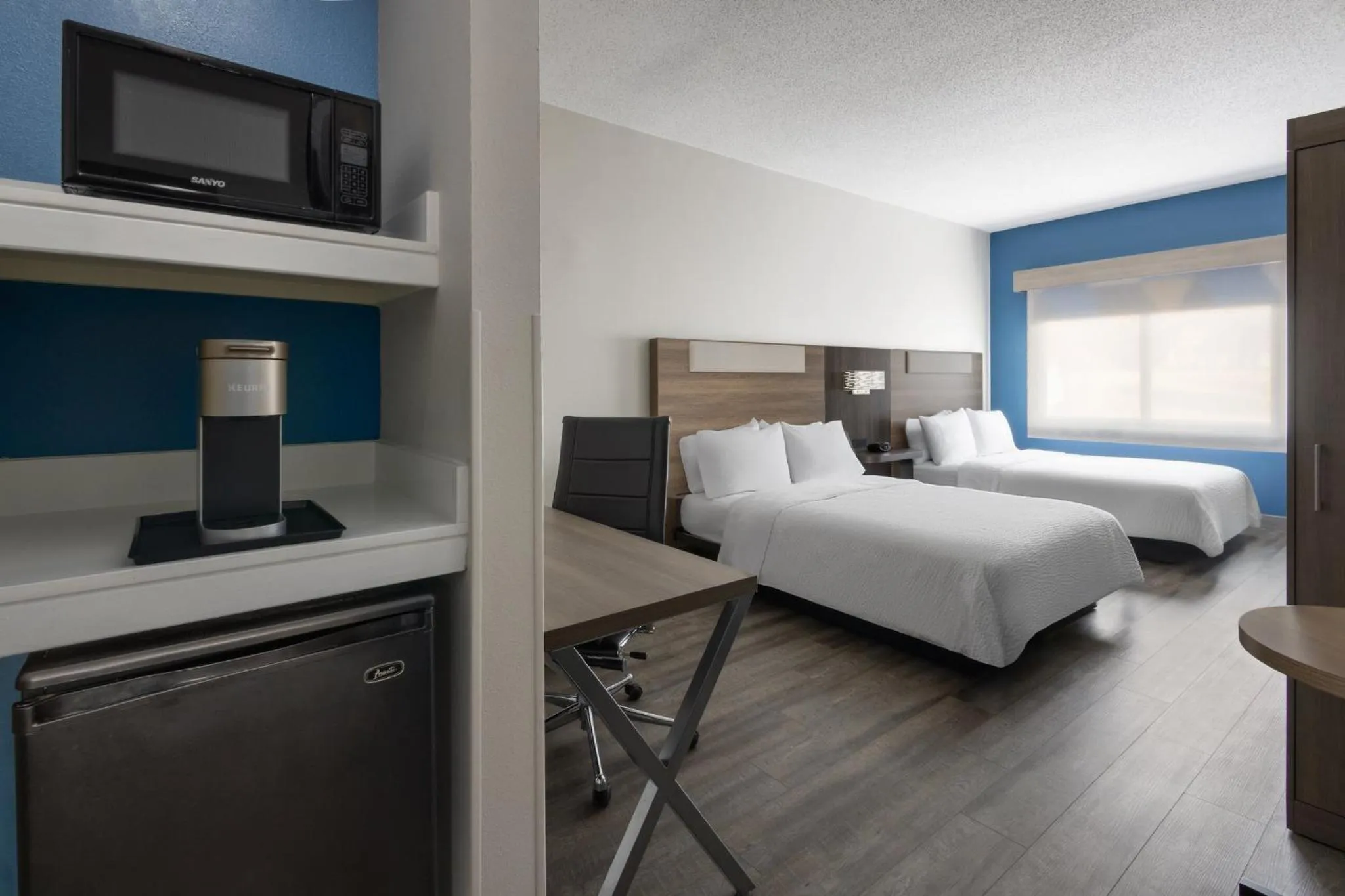 Photo of the whole room, Bed in Holiday Inn Express & Suites Leesburg - Historic District by IHG