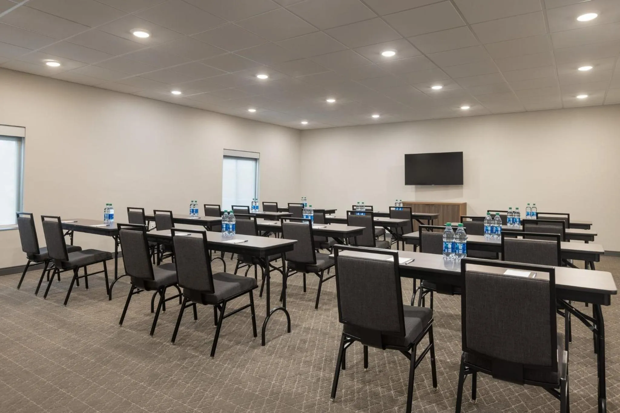 Meeting/conference room in Holiday Inn Express & Suites Leesburg - Historic District by IHG
