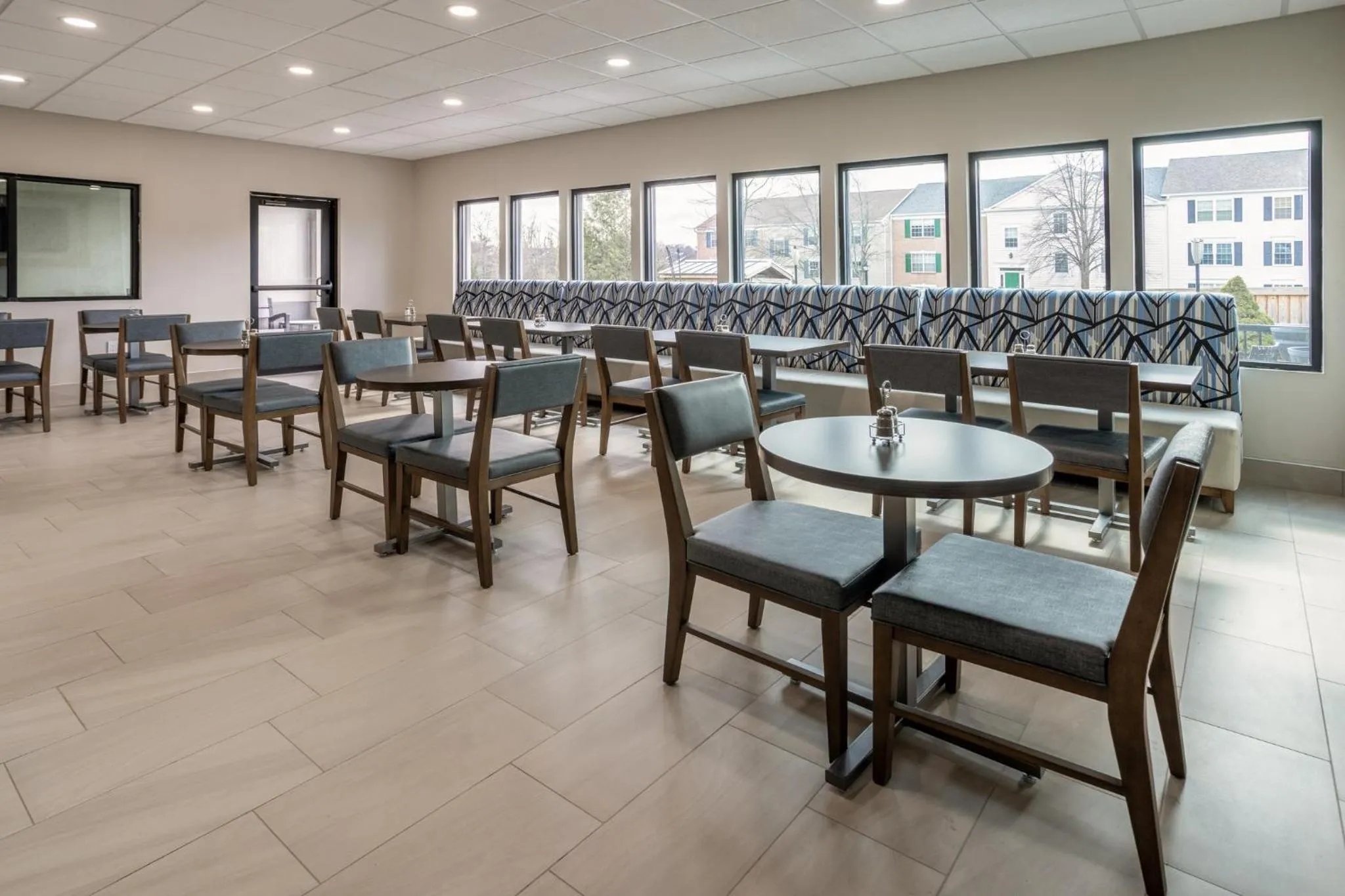 Breakfast in Holiday Inn Express & Suites Leesburg - Historic District by IHG